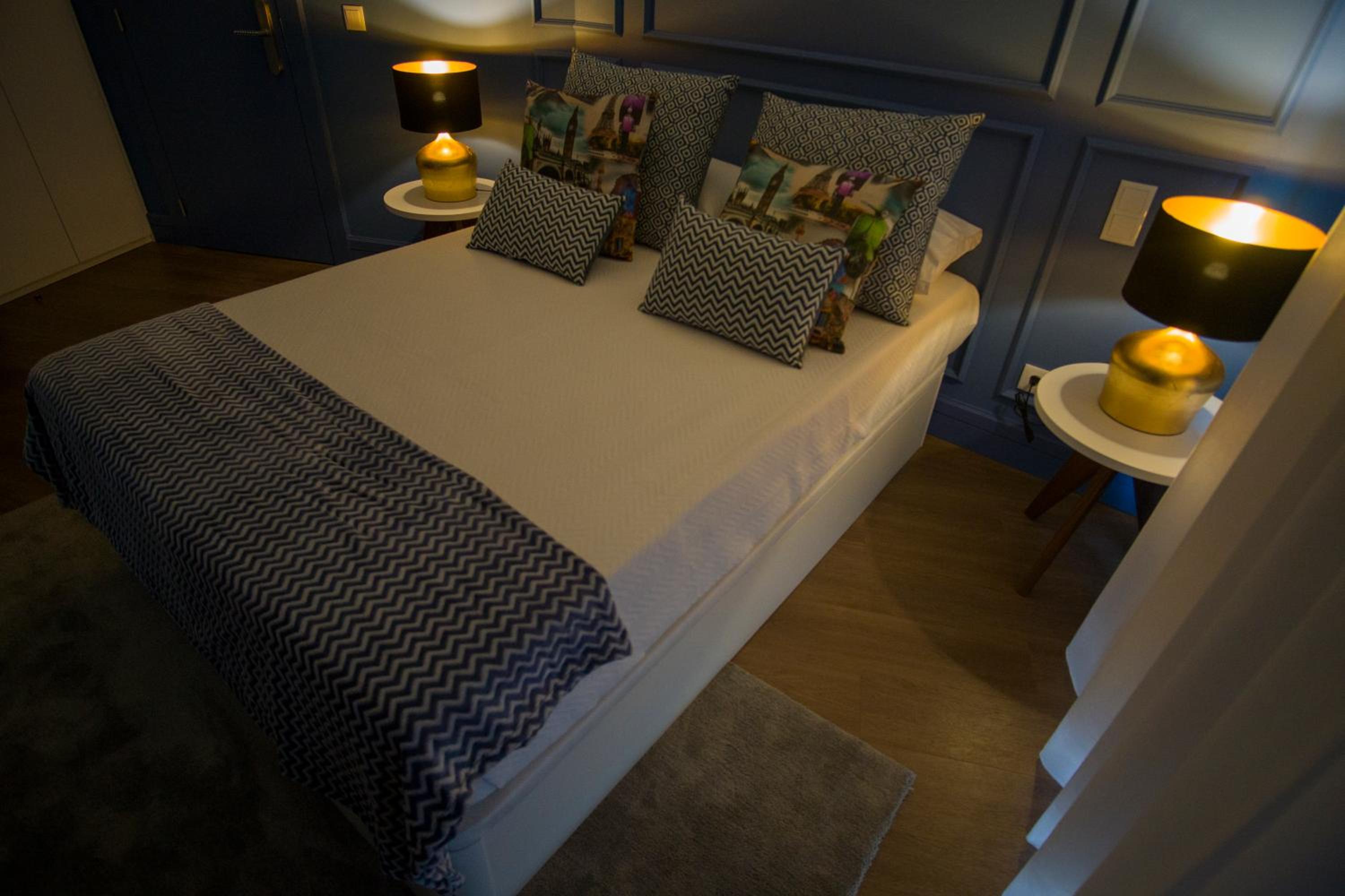 Double or Twin Room with Private External Bathroom - Photo 6