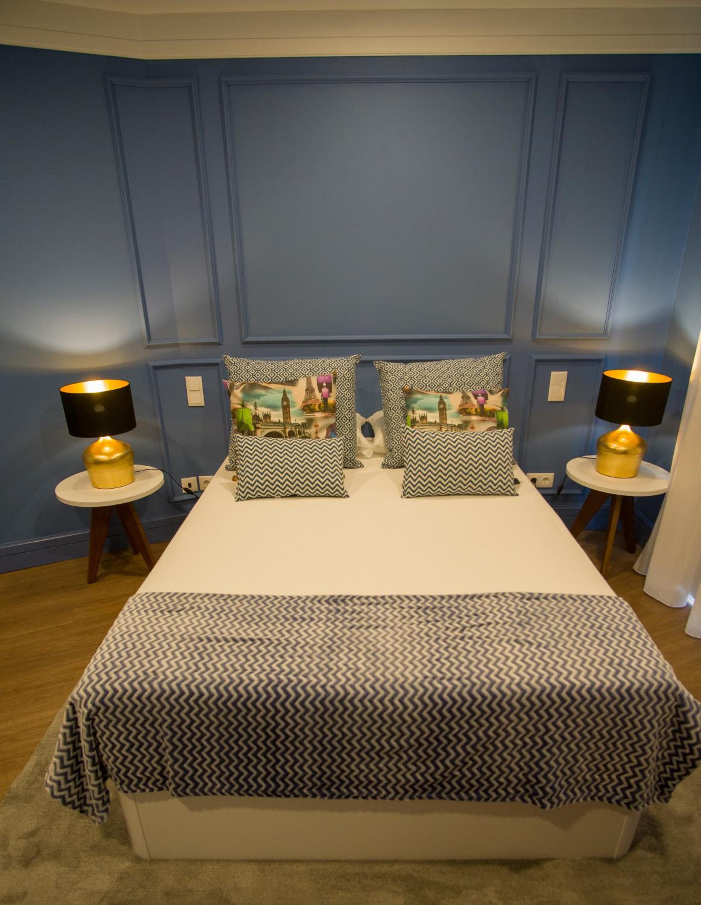 Deluxe Double Room with Balcony - Photo 11