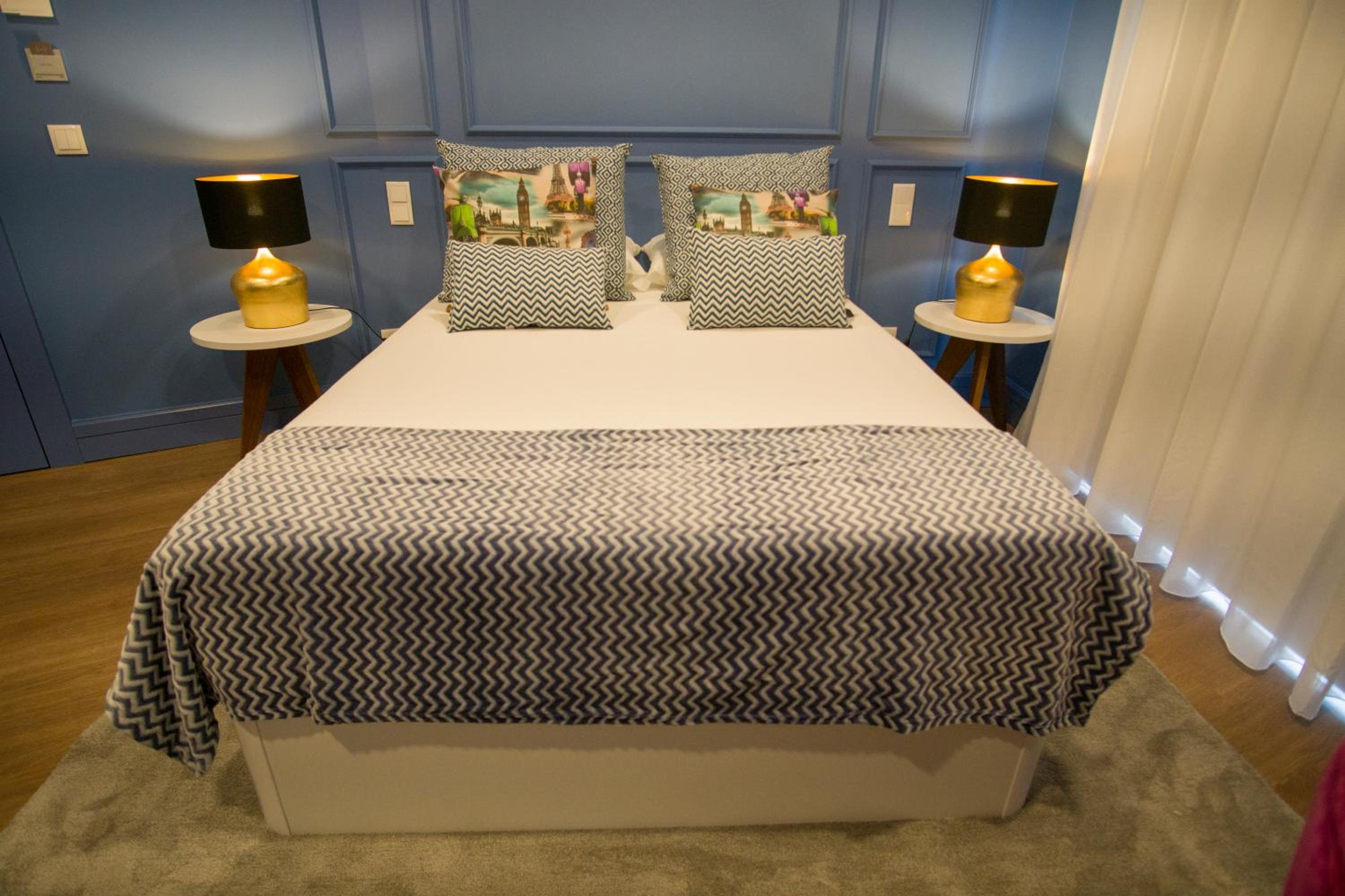 Deluxe Double Room with Balcony - Photo 12