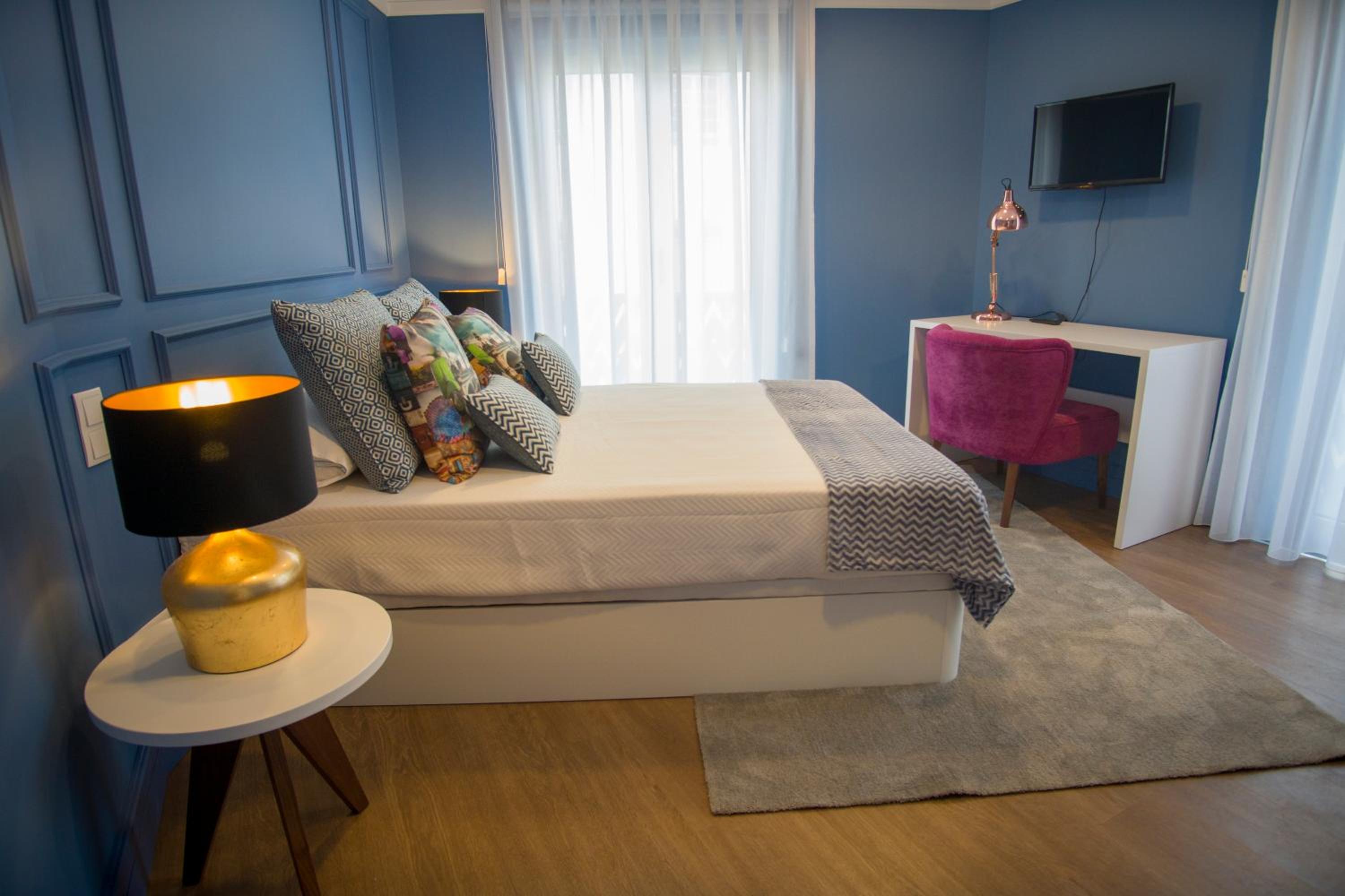 Deluxe Double Room with Balcony - Photo 3