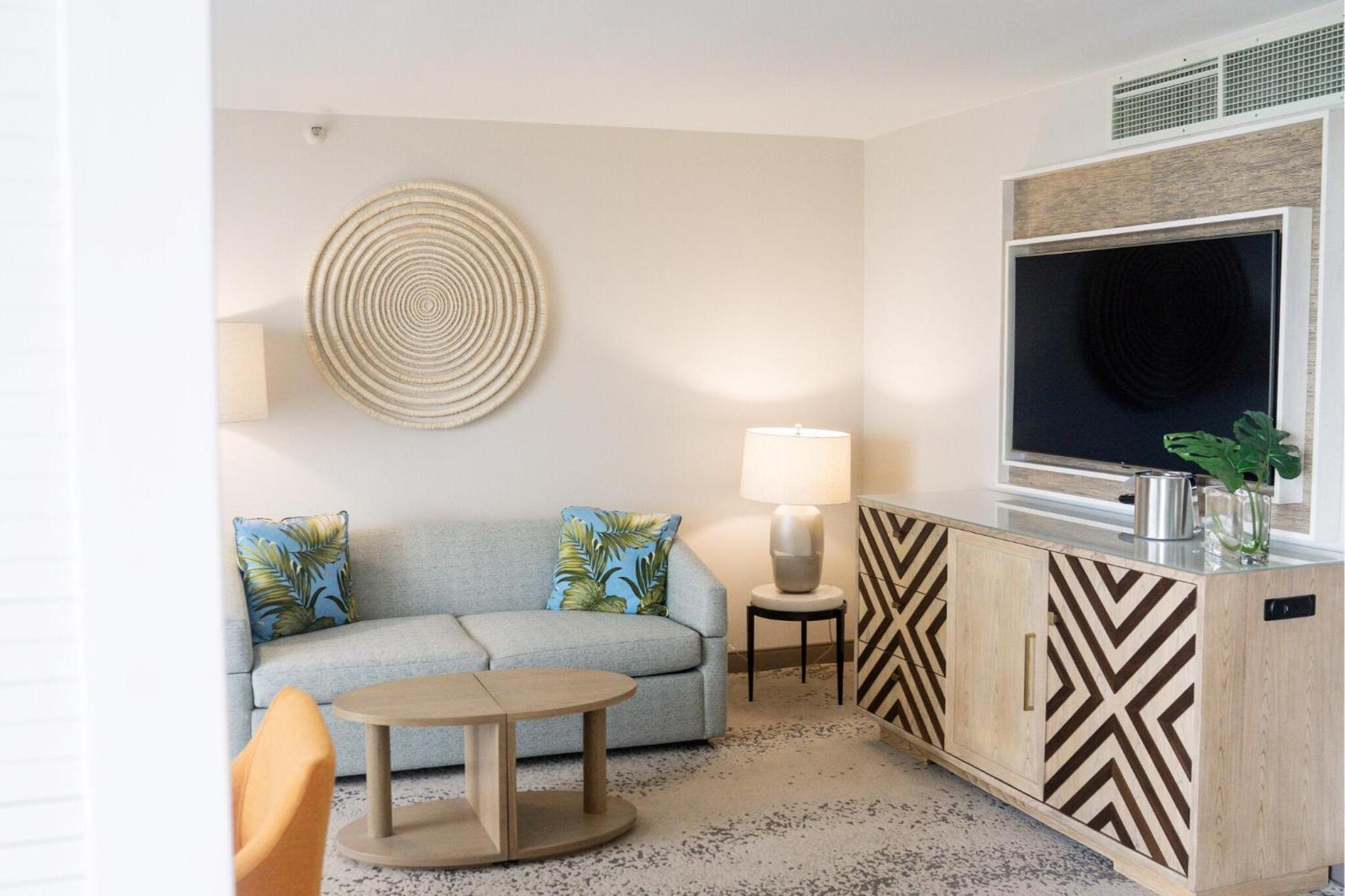 Suite - Photo 14