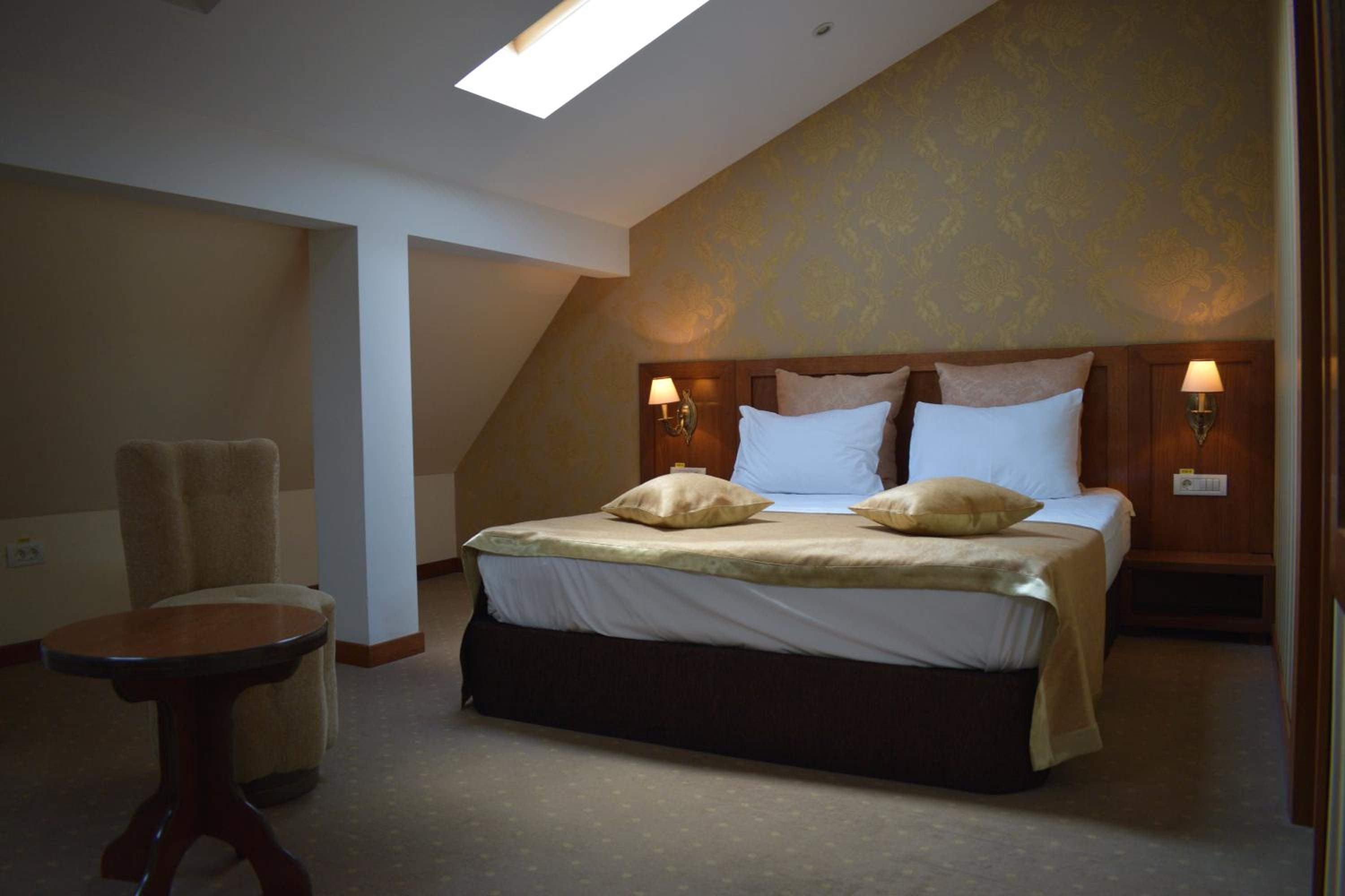 Attic Double Room - Photo 13