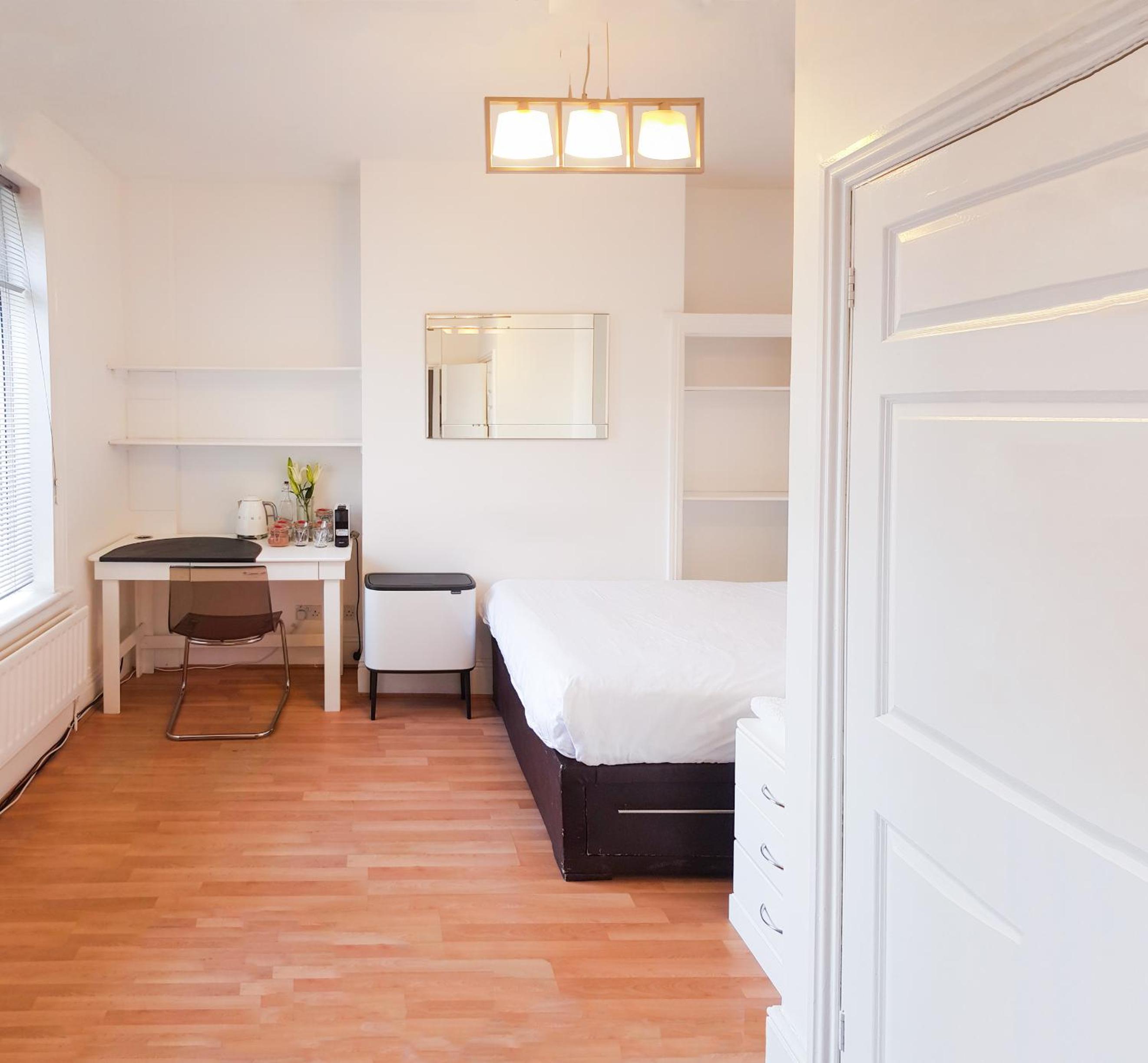 Large Double Room with Shared Bathroom