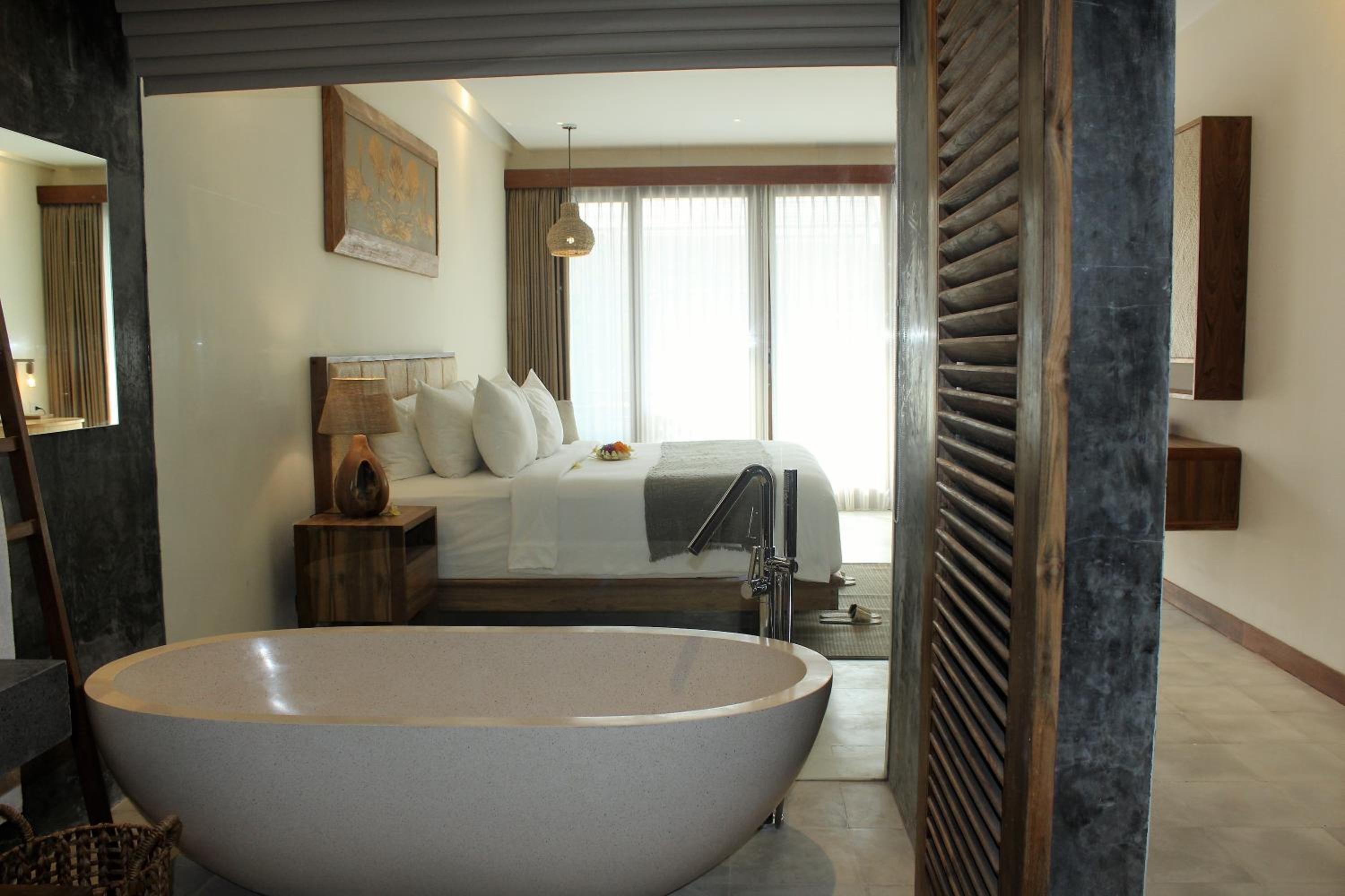 Suite with Pool View - Photo 25