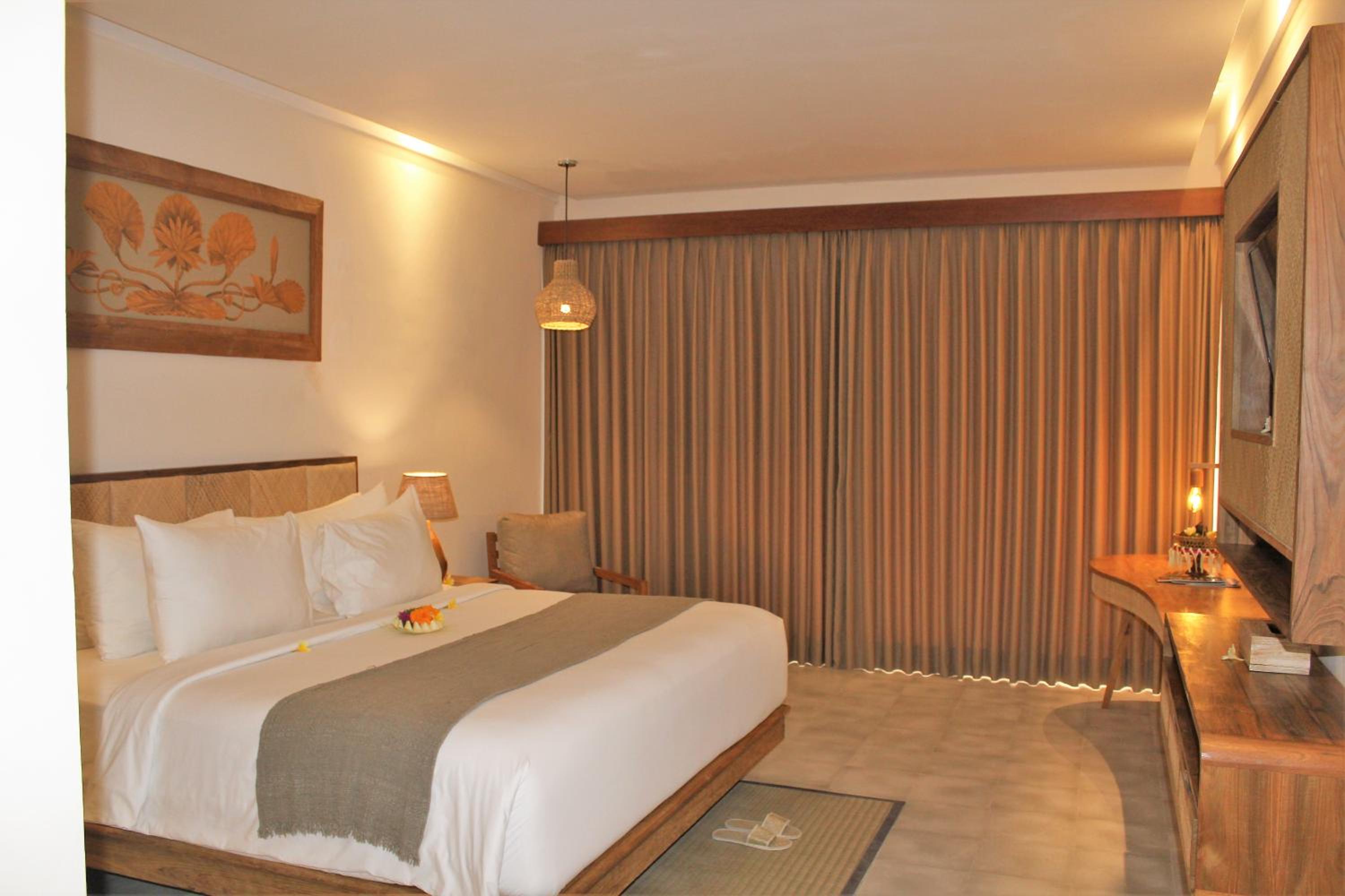 Suite with Pool View - Photo 77