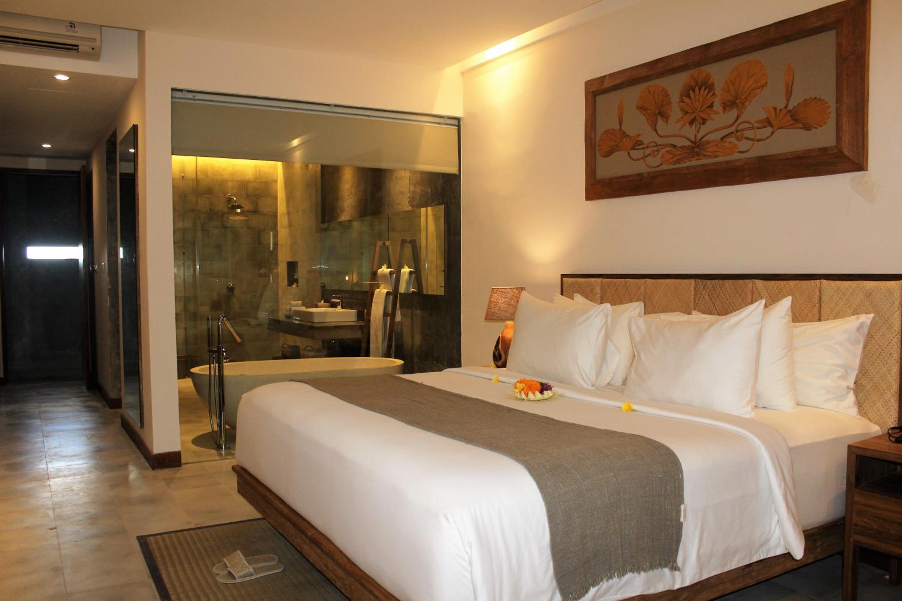 Suite with Pool View - Photo 80