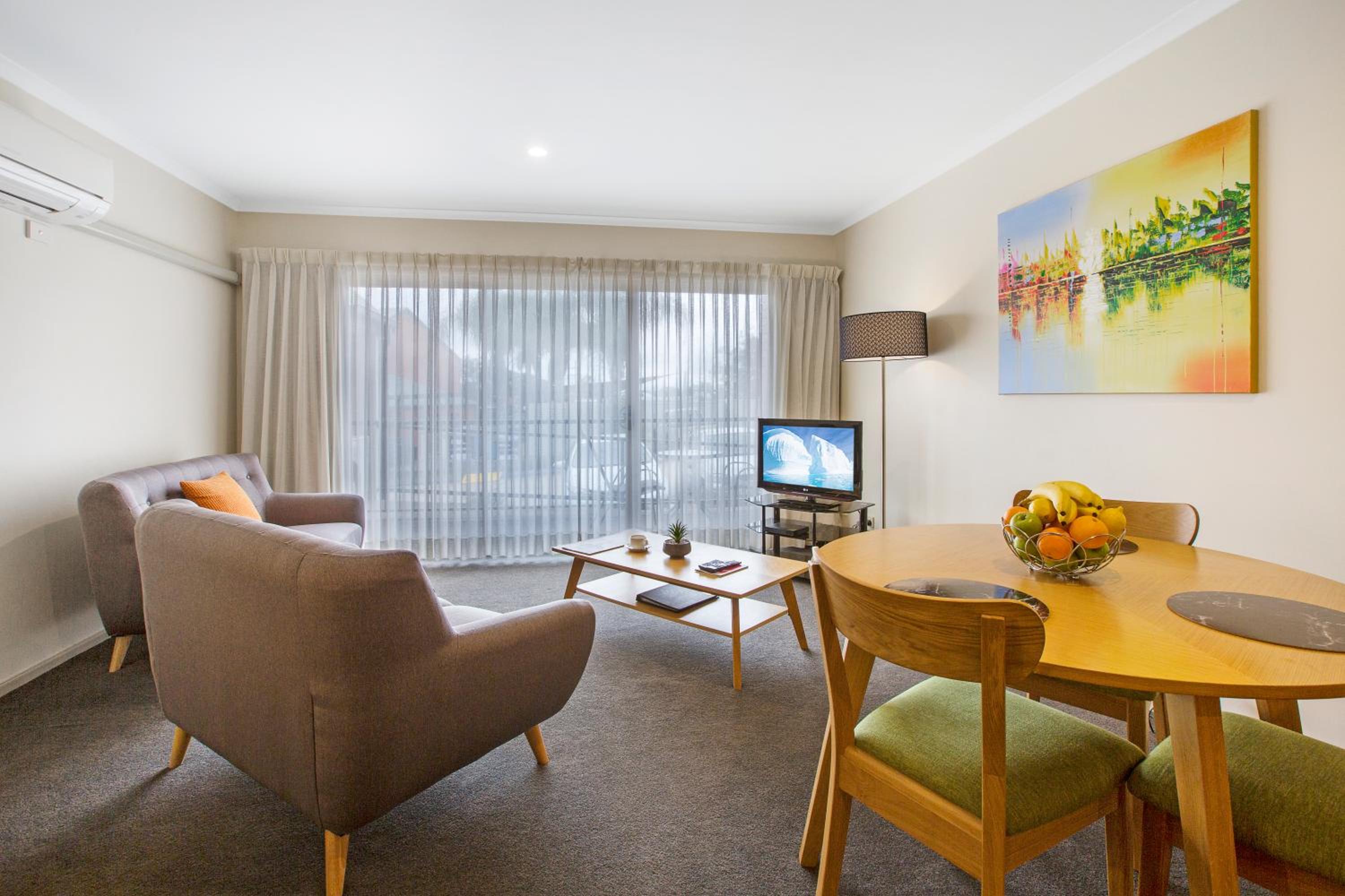 One-Bedroom Apartment - Photo 1