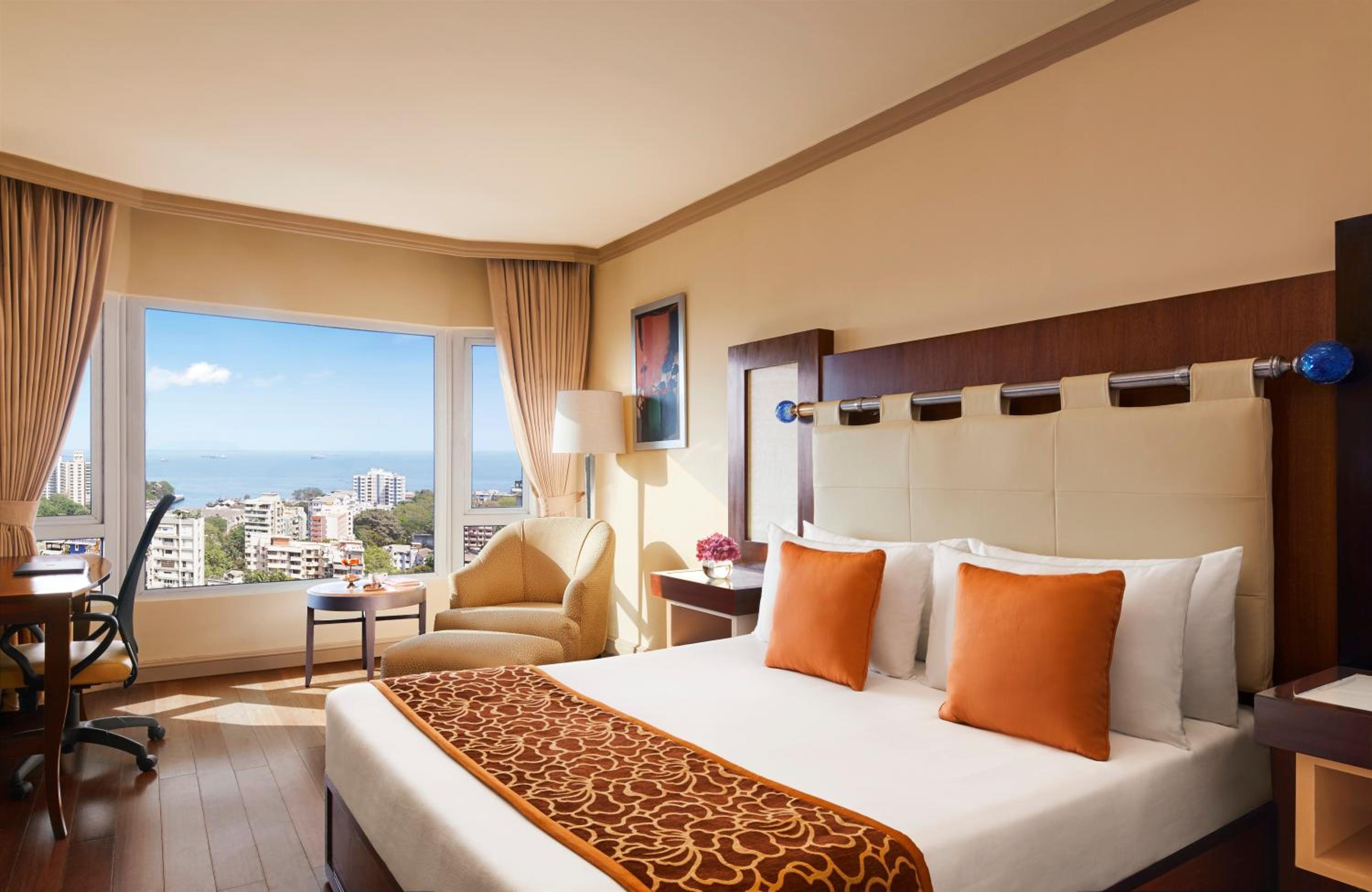 Superior Room City View Queen Bed
