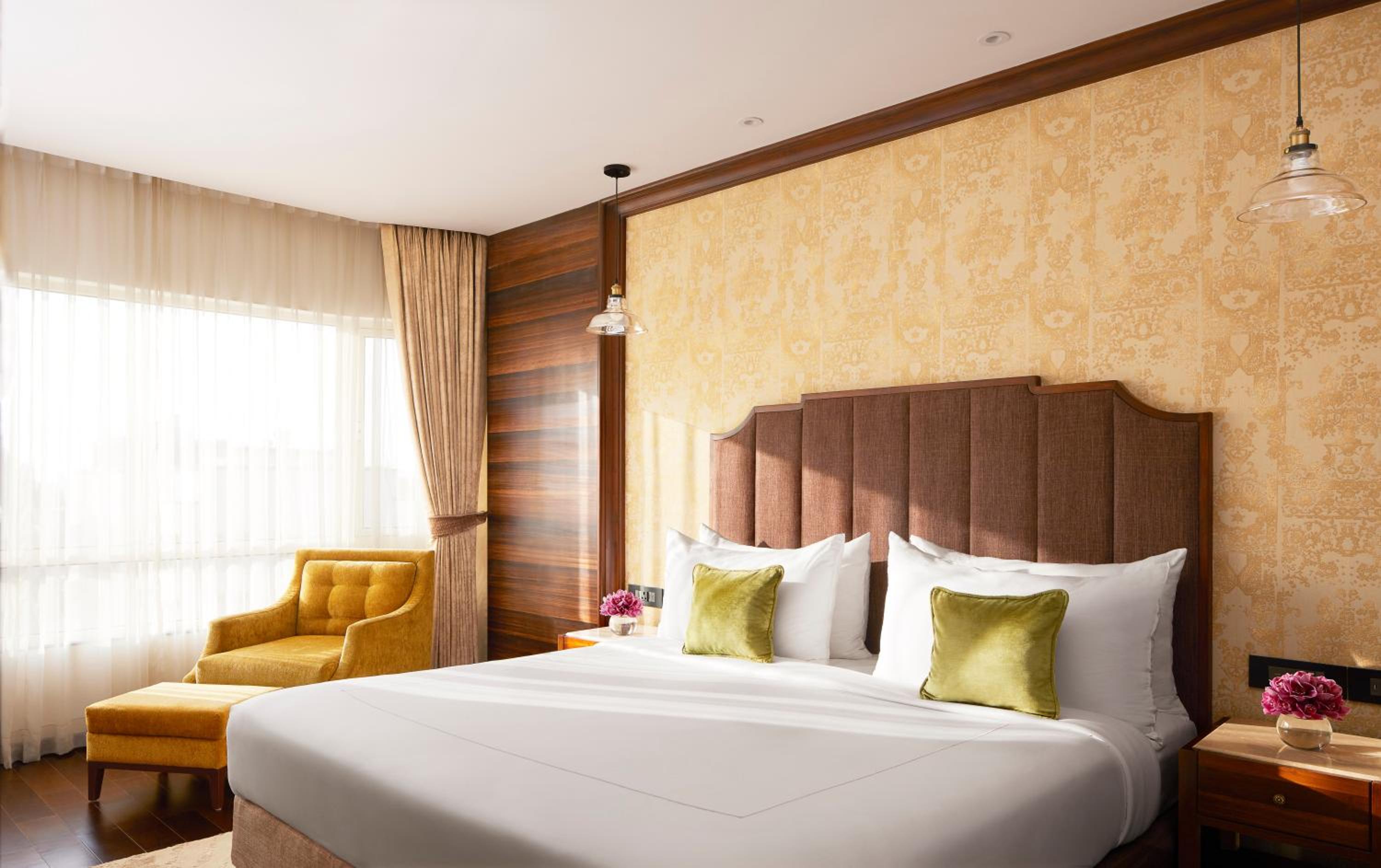 SeleQtions Suite Sea View King Bed with one way airport transfer