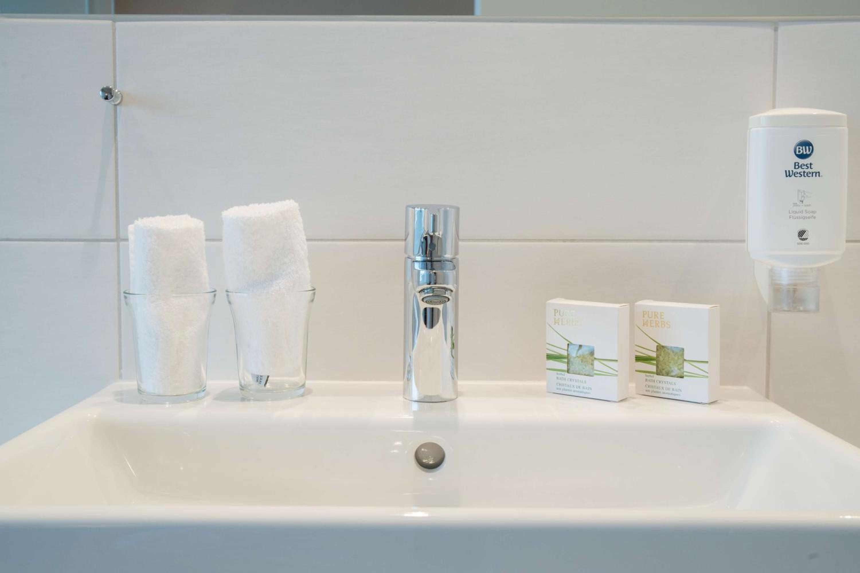 Junior Suite with Lake View - Photo 8