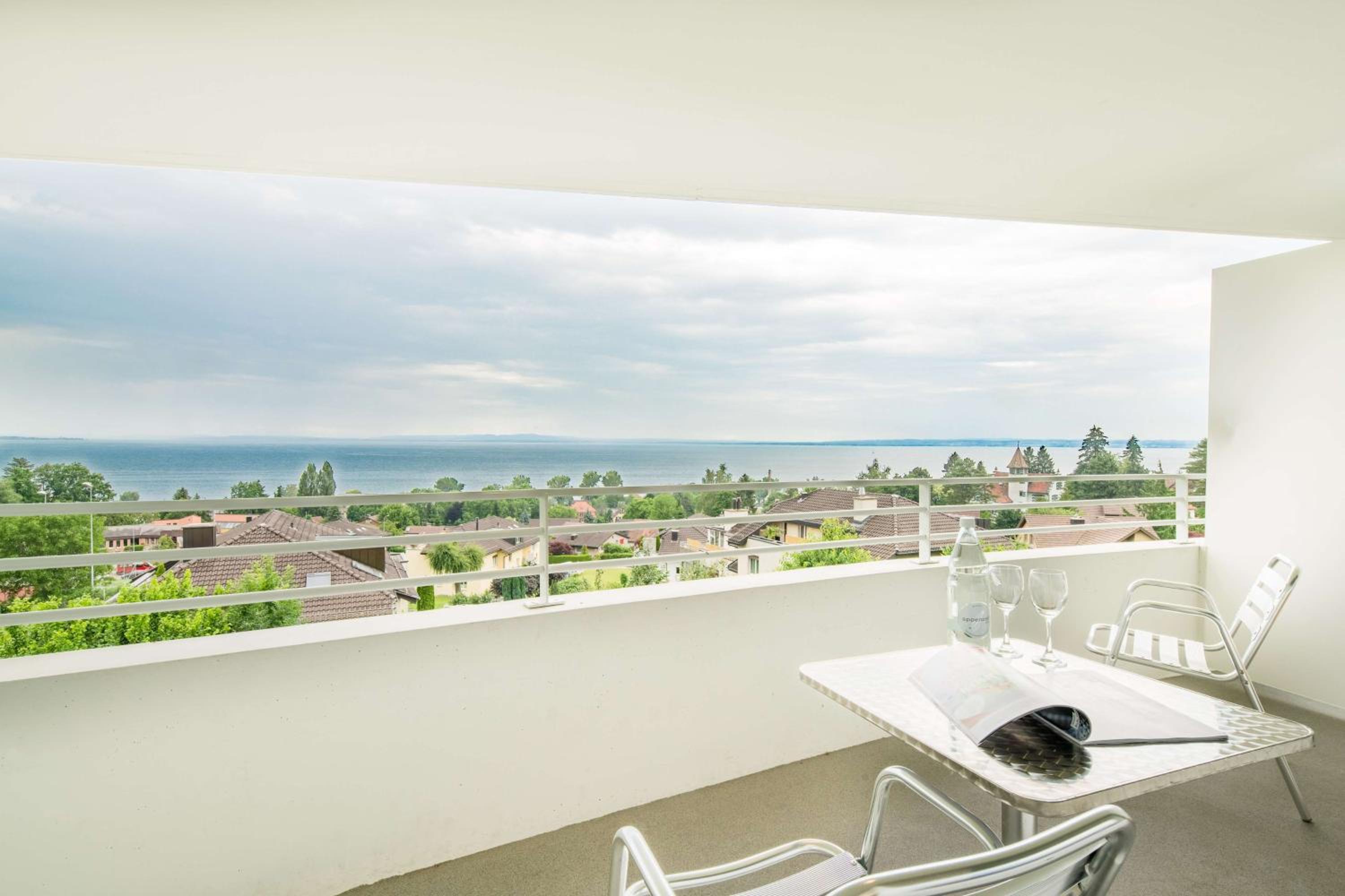Deluxe Double Room with Lake View - Photo 17