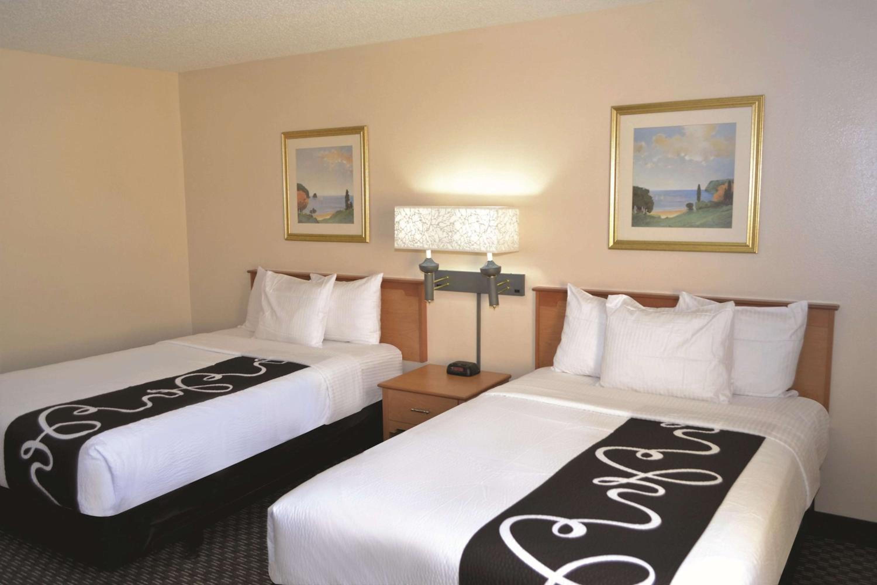 Double Room with Two Double Beds - Non-Smoking - Photo 5