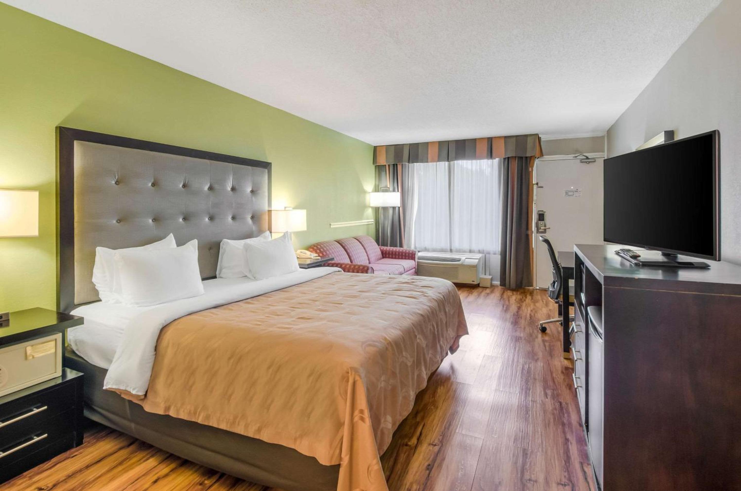 King Room - Non-Smoking - Photo 1
