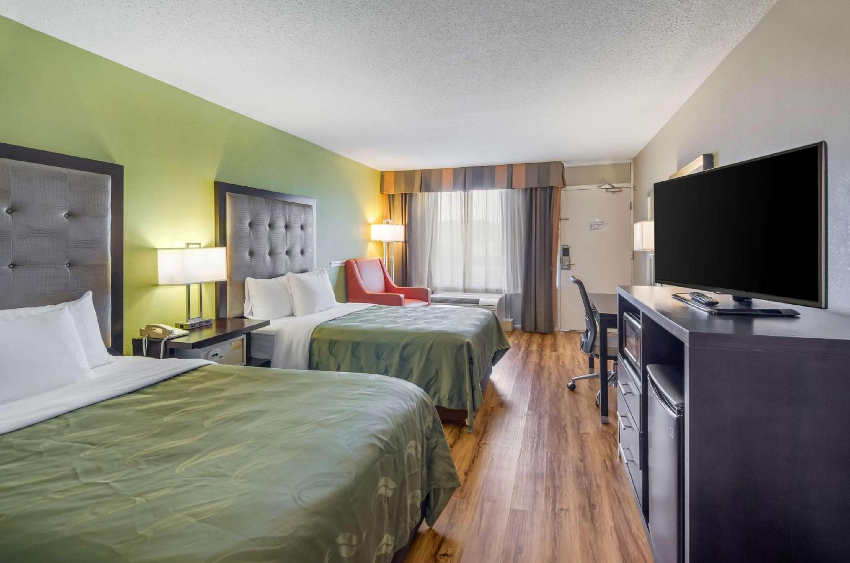 Double Room with Two Double Beds - Non-Smoking - Photo 2