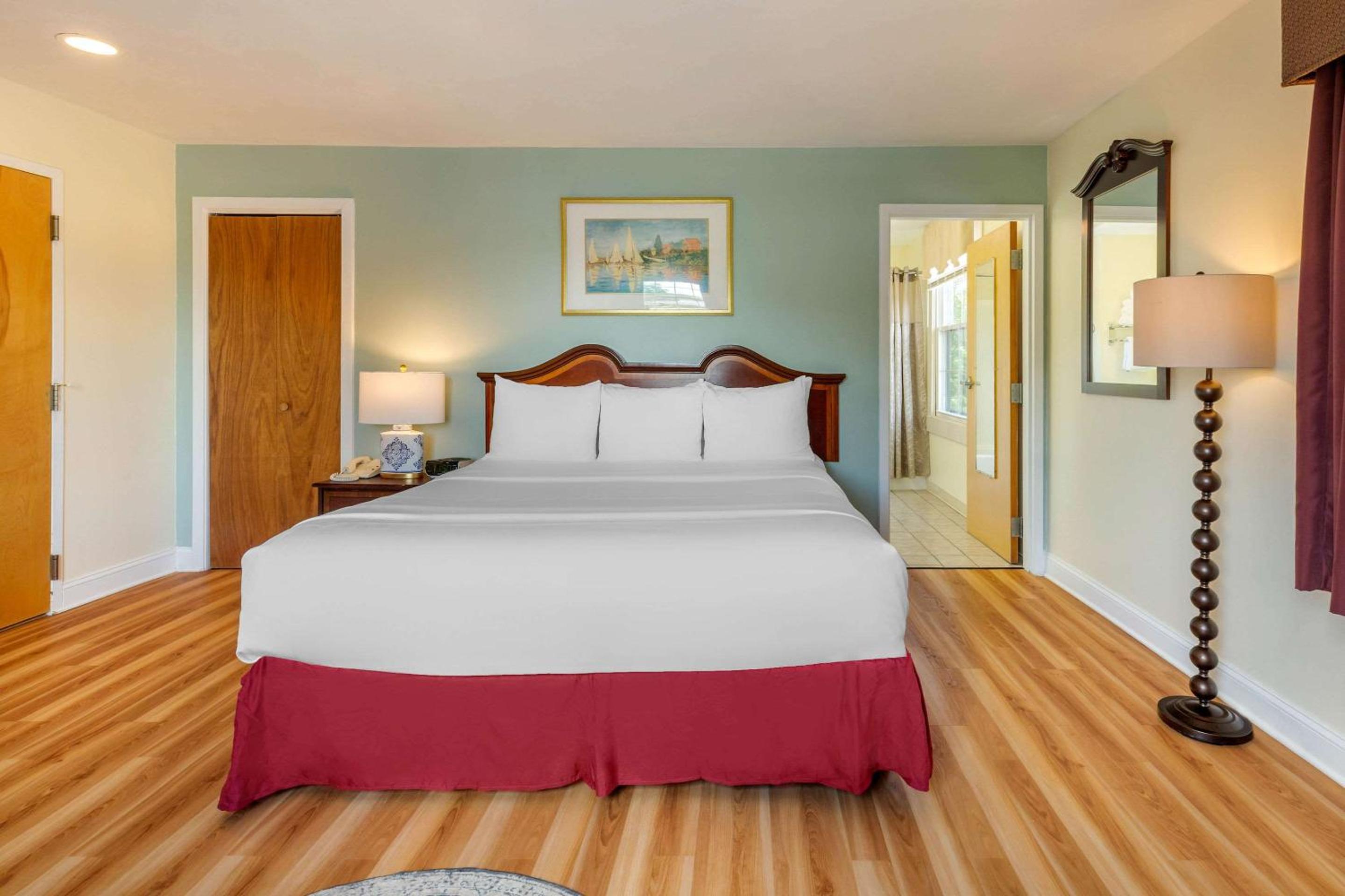 King Room - Non-Smoking - Photo 2