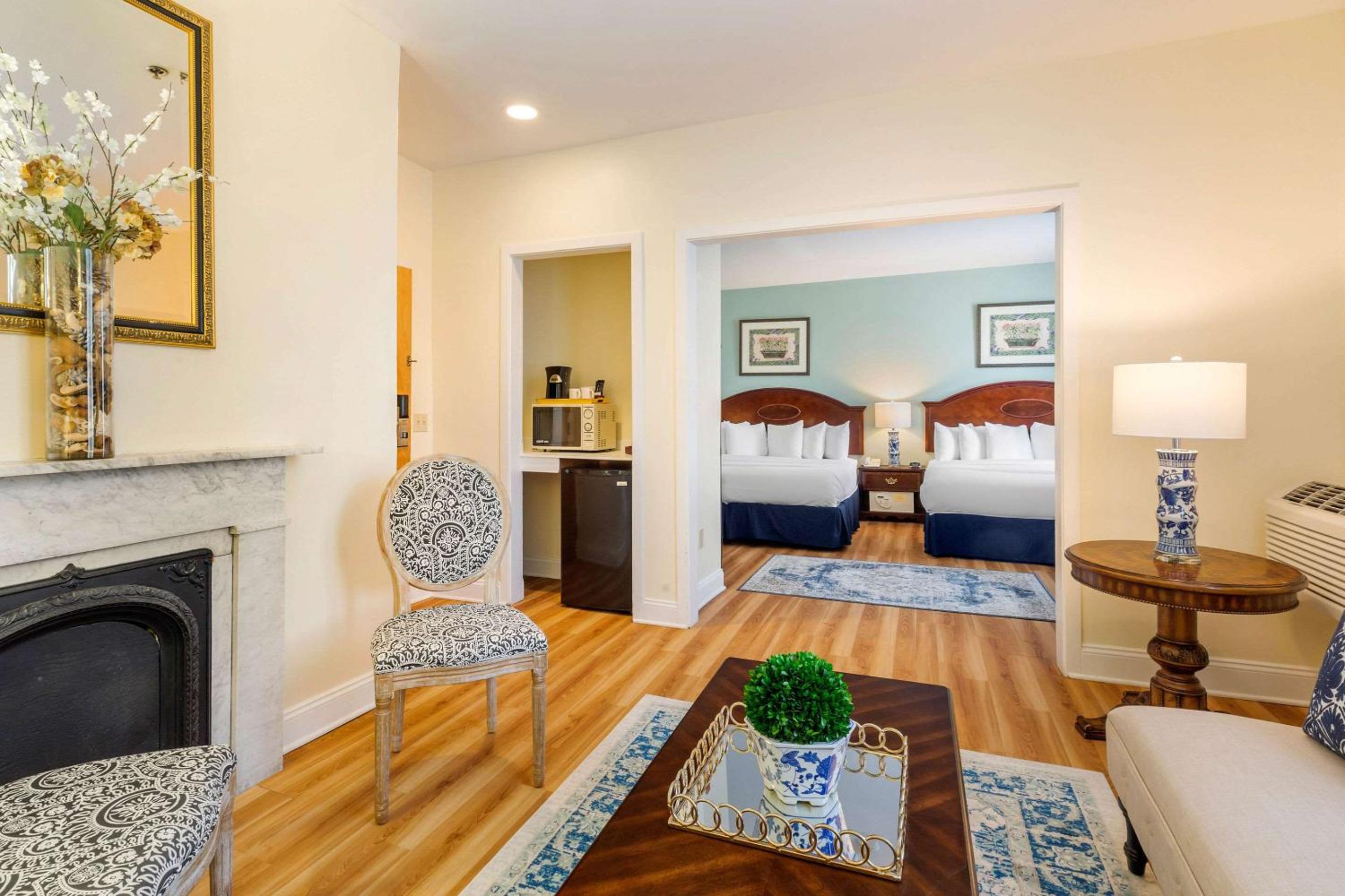 Executive King Suite with Two King Beds - Non-Smoking photo 1