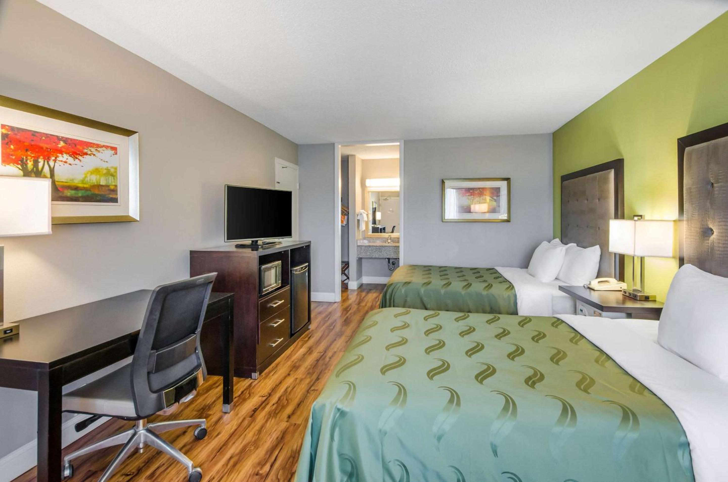 Double Room with Two Double Beds - Non-Smoking - Photo 3