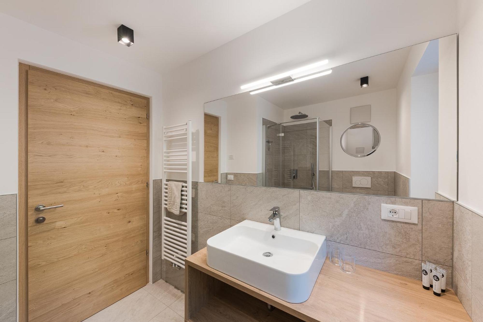 Apartment with Terrace - Photo 4