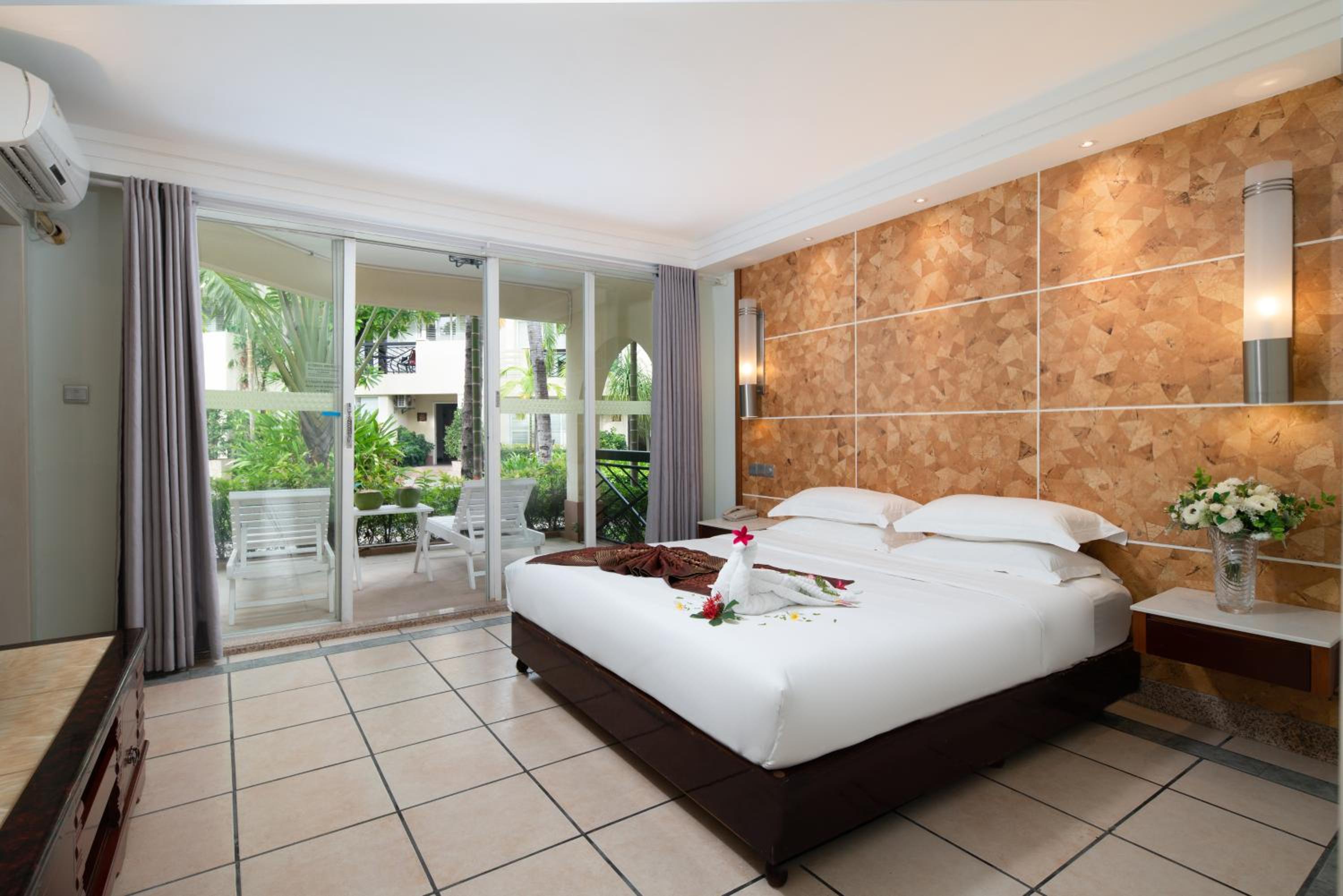Suite with Garden View