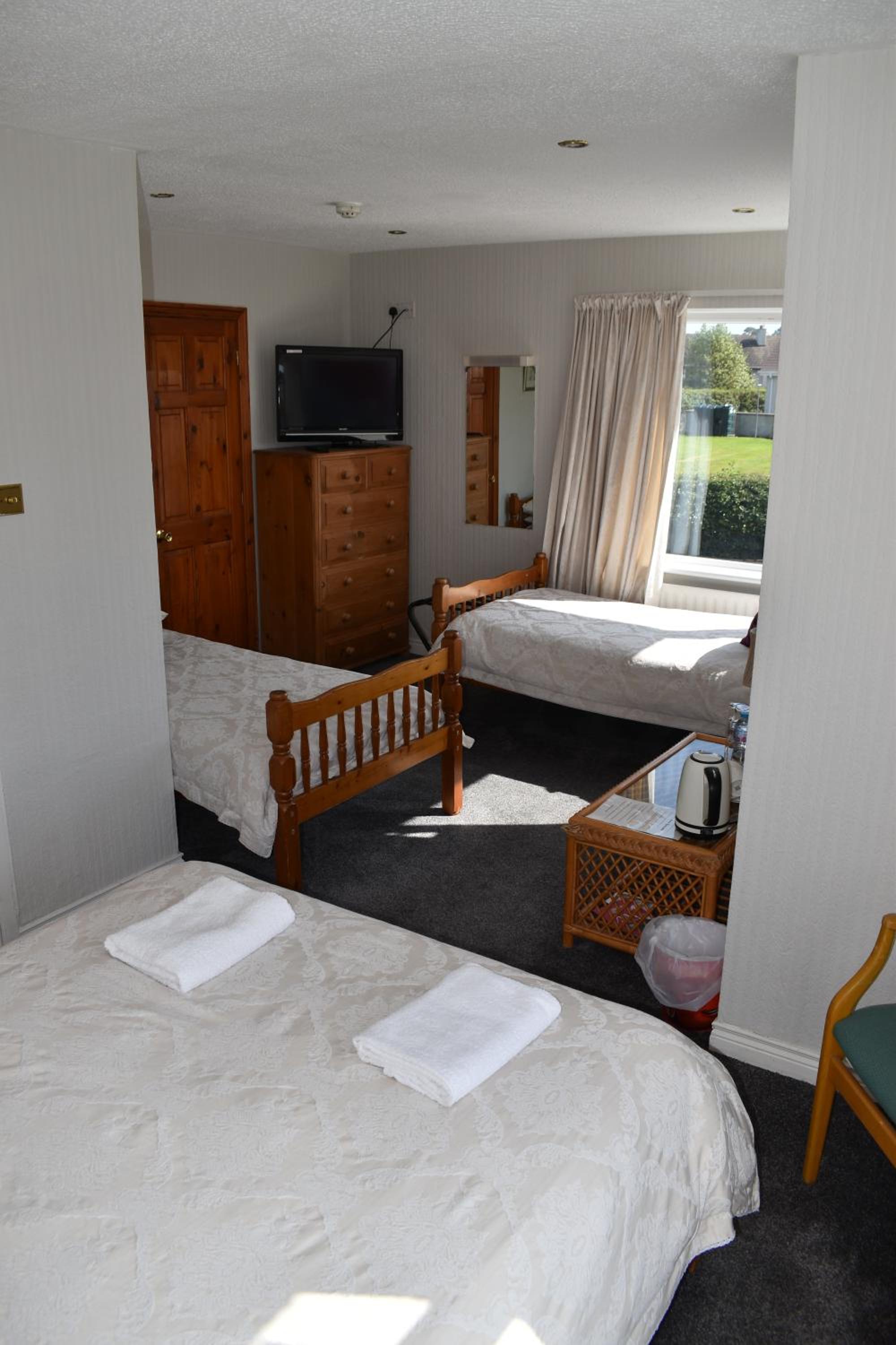 Family Room (2 Adults + 2 Children) photo 2