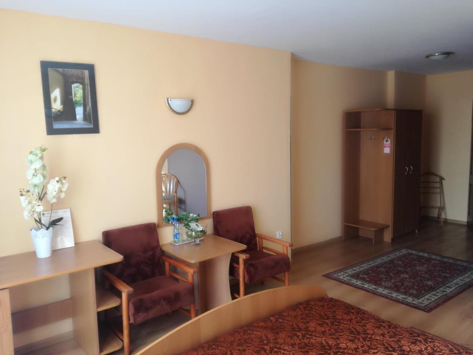 Double Room - Photo 7