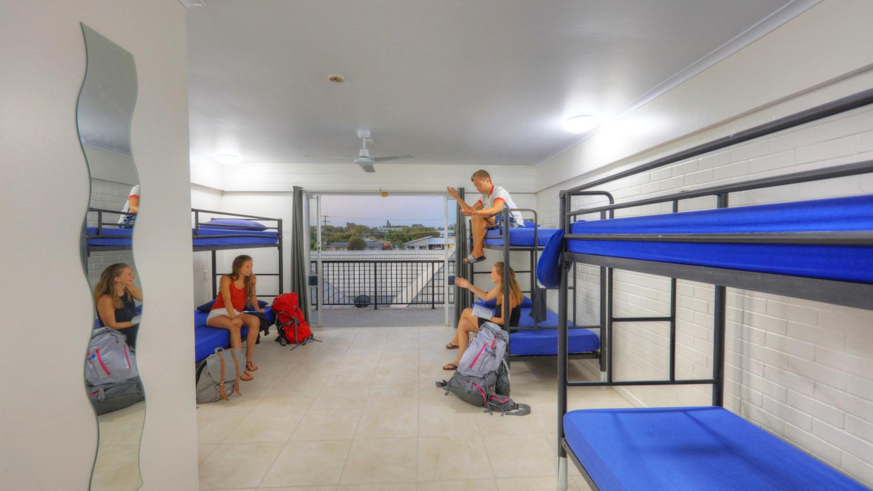 Bed in 6-Bed Dormitory Room (18-35 years only) photo 2