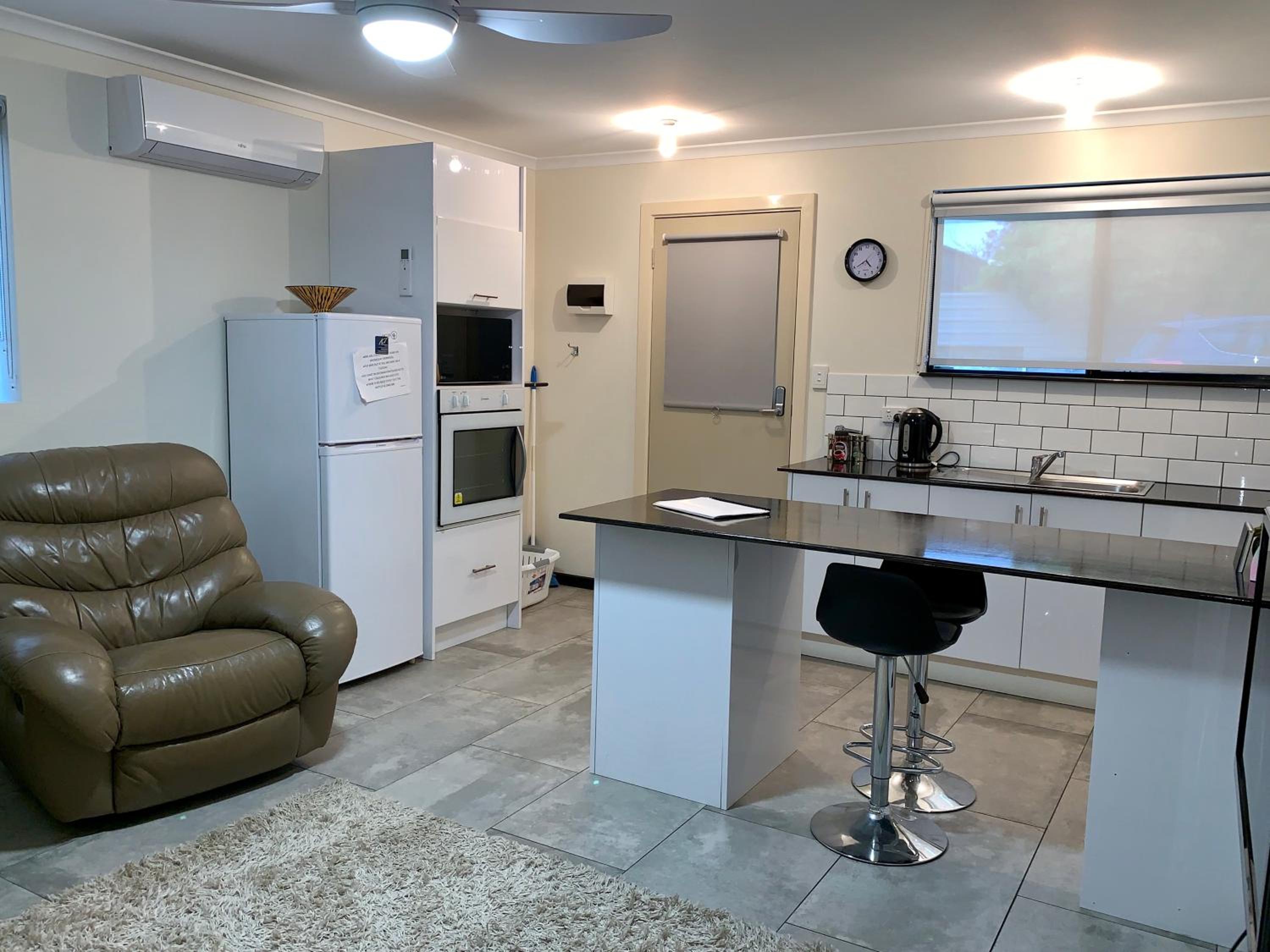 One-Bedroom House photo 3