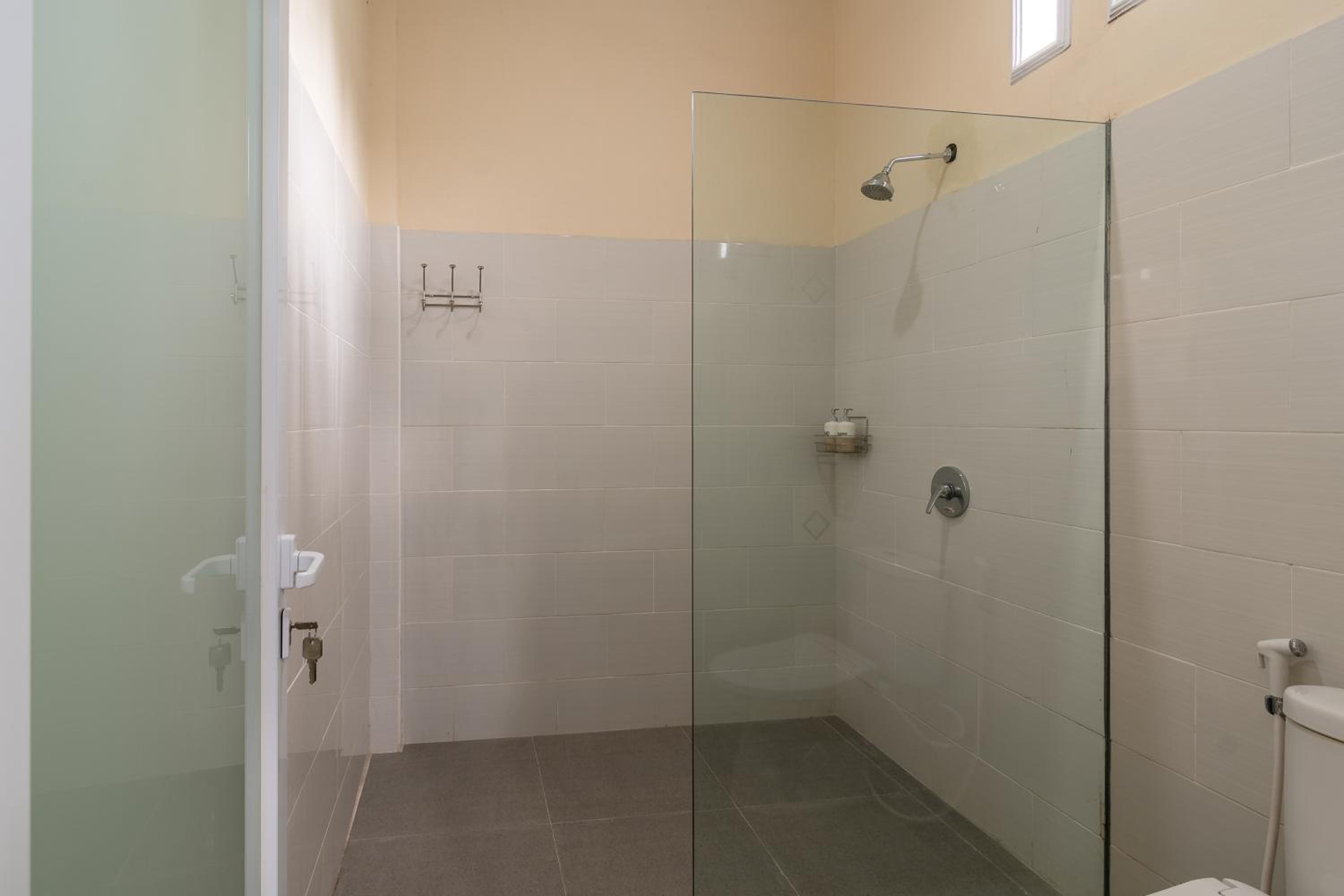 Suite - Photo 16