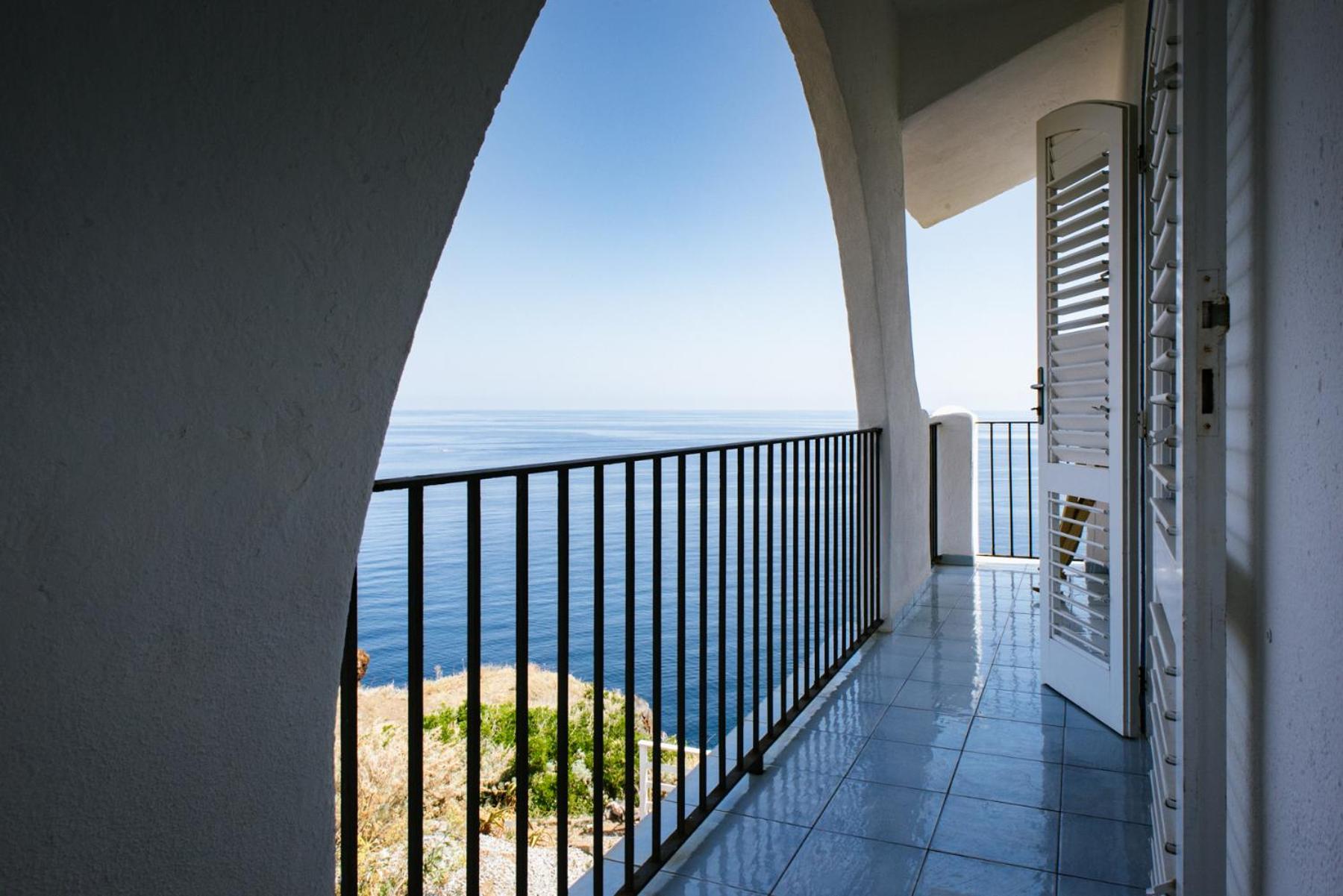 Premium Double or Twin Room with Sea View photo 2