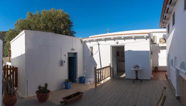 One-Bedroom Apartment photo 3