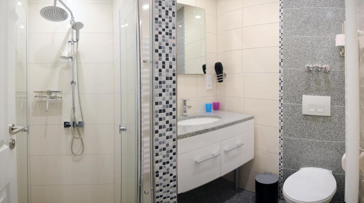 Double Room with Private Bathroom photo 3