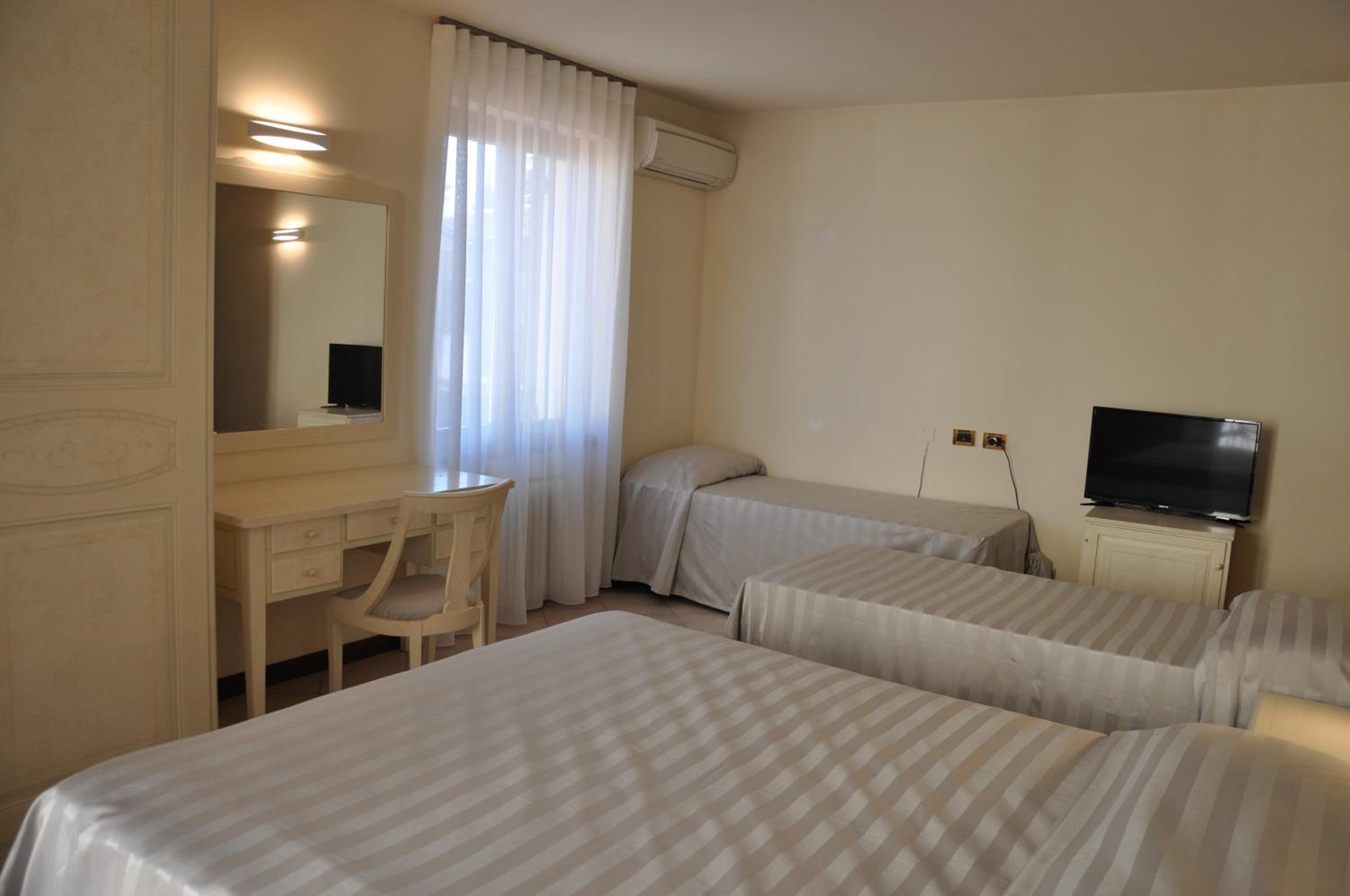 Quadruple Room - Photo 4