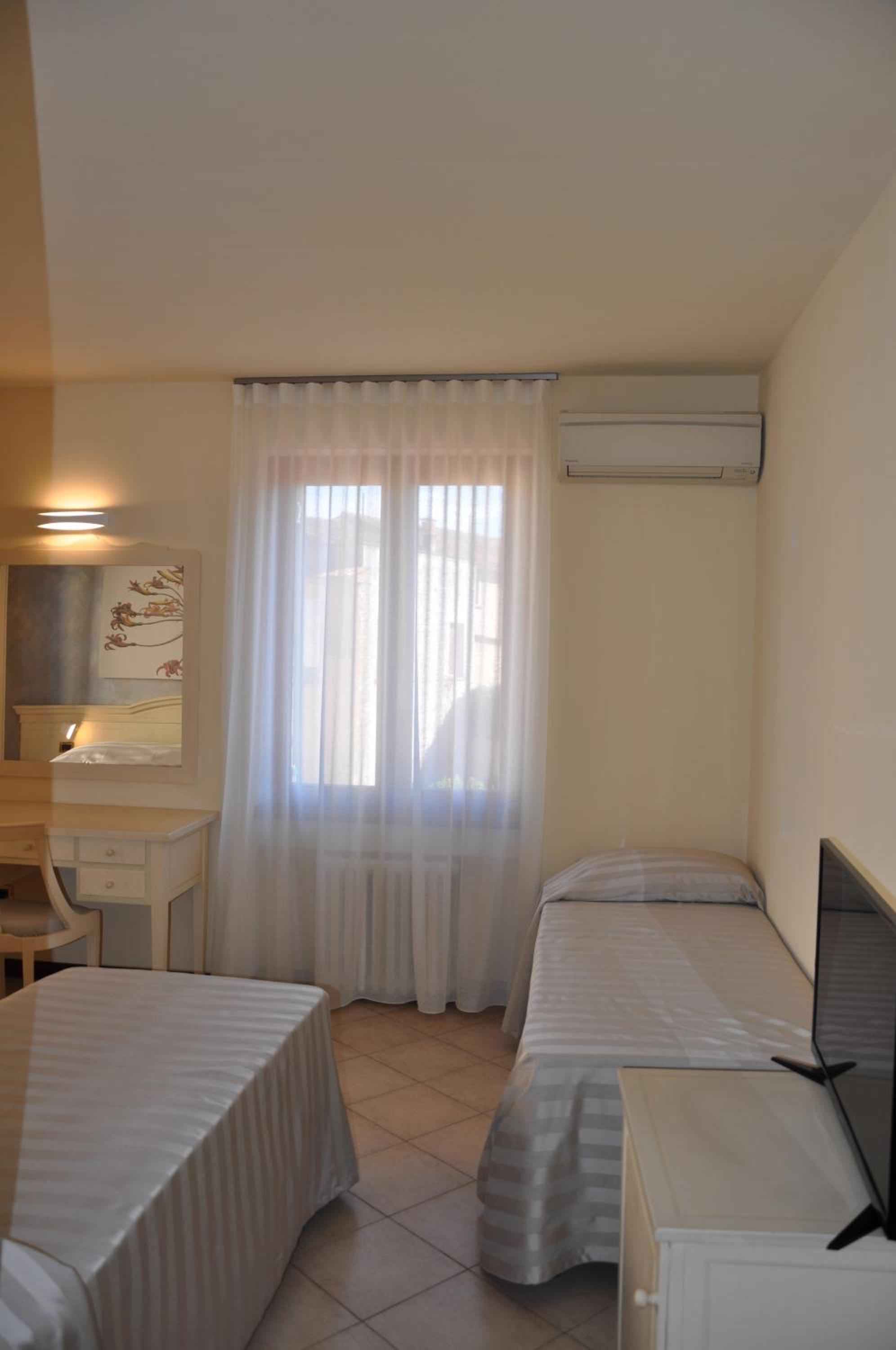 Quadruple Room - Photo 1