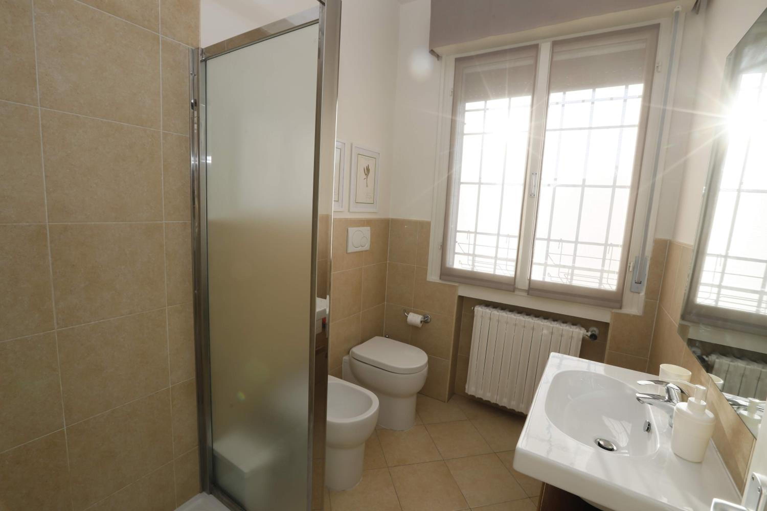 Double Room with Private Bathroom - Photo 7