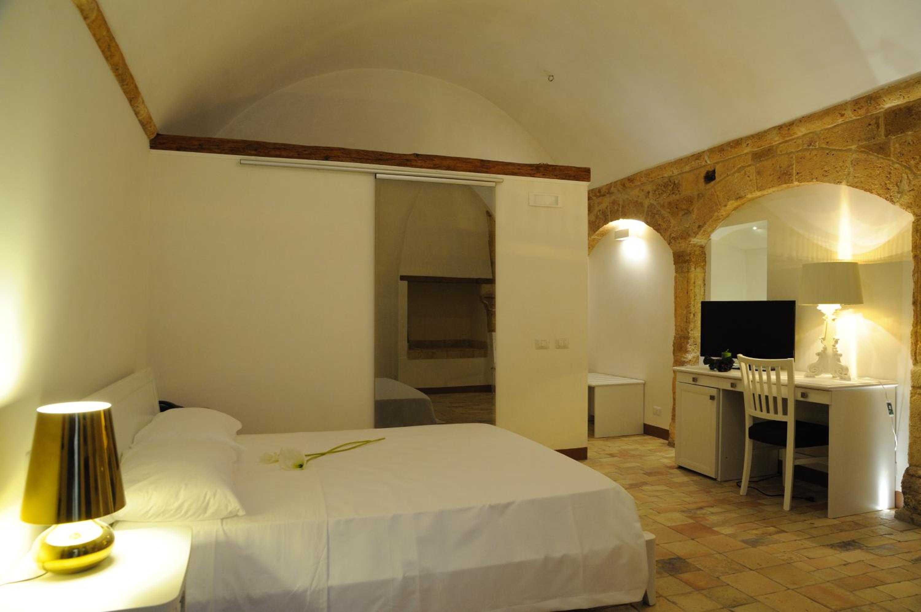 Deluxe Double Room photo 2