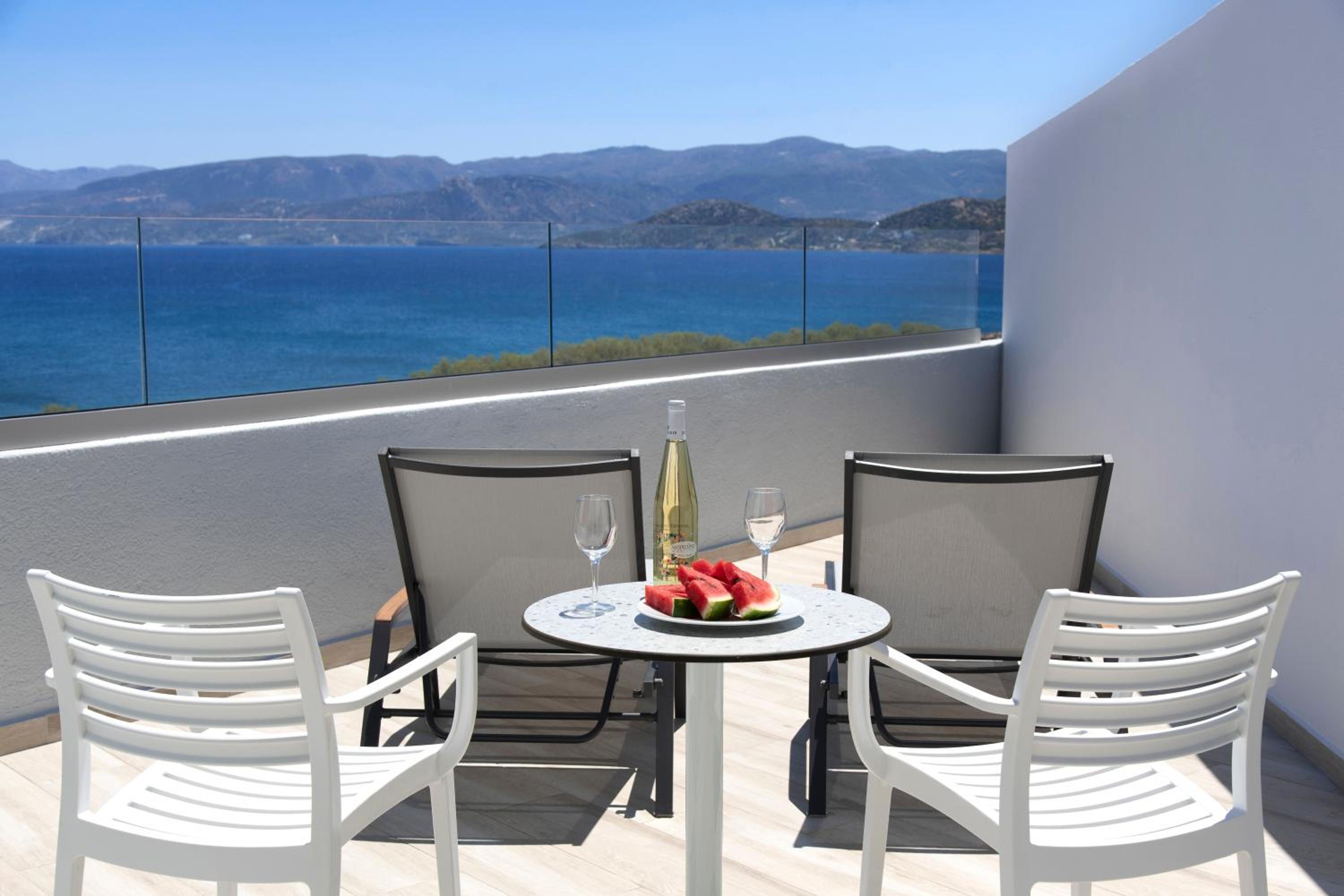 Deluxe Double Room with Sea View and minipool - Photo 17