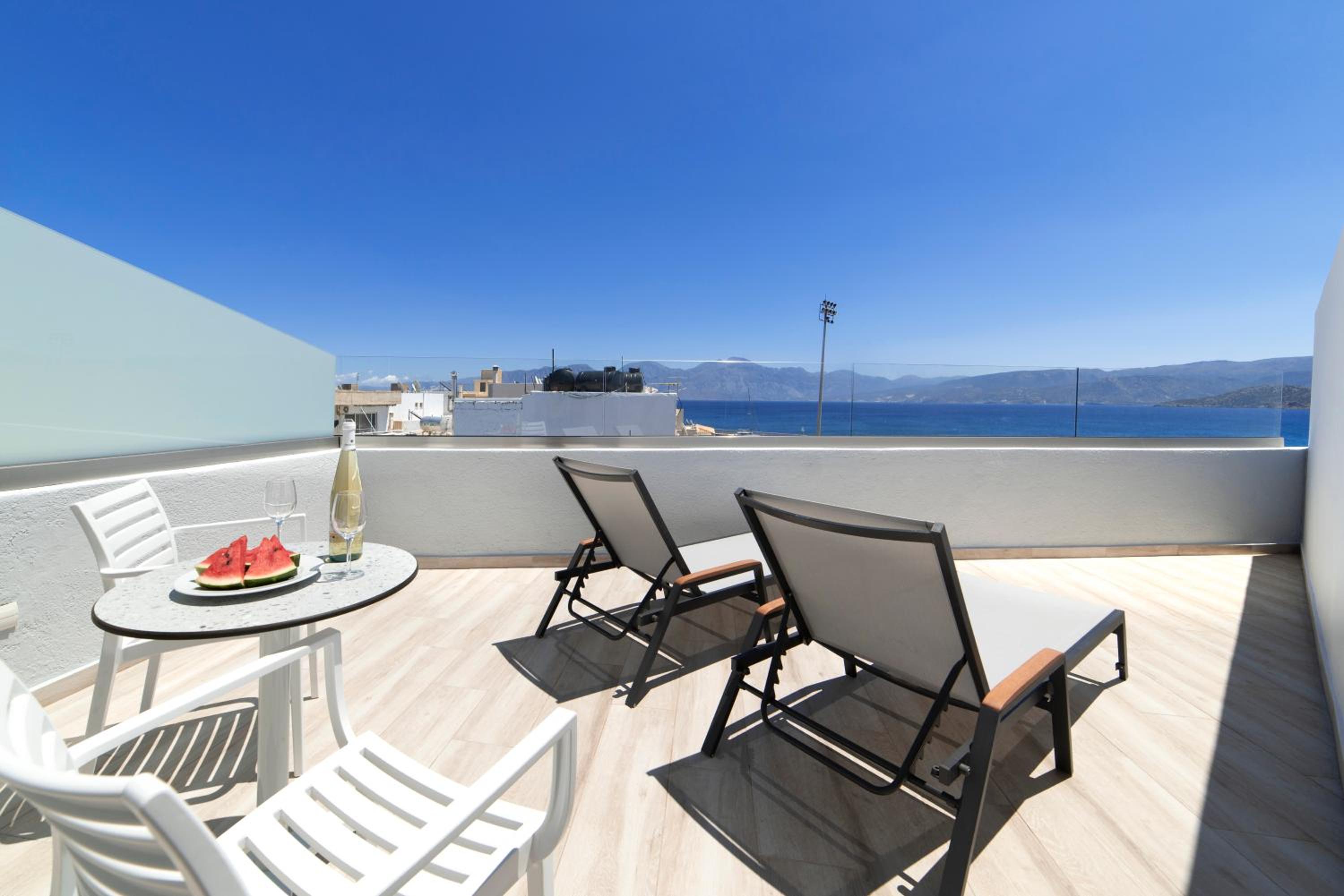 Deluxe Double Room with Sea View and minipool - Photo 11