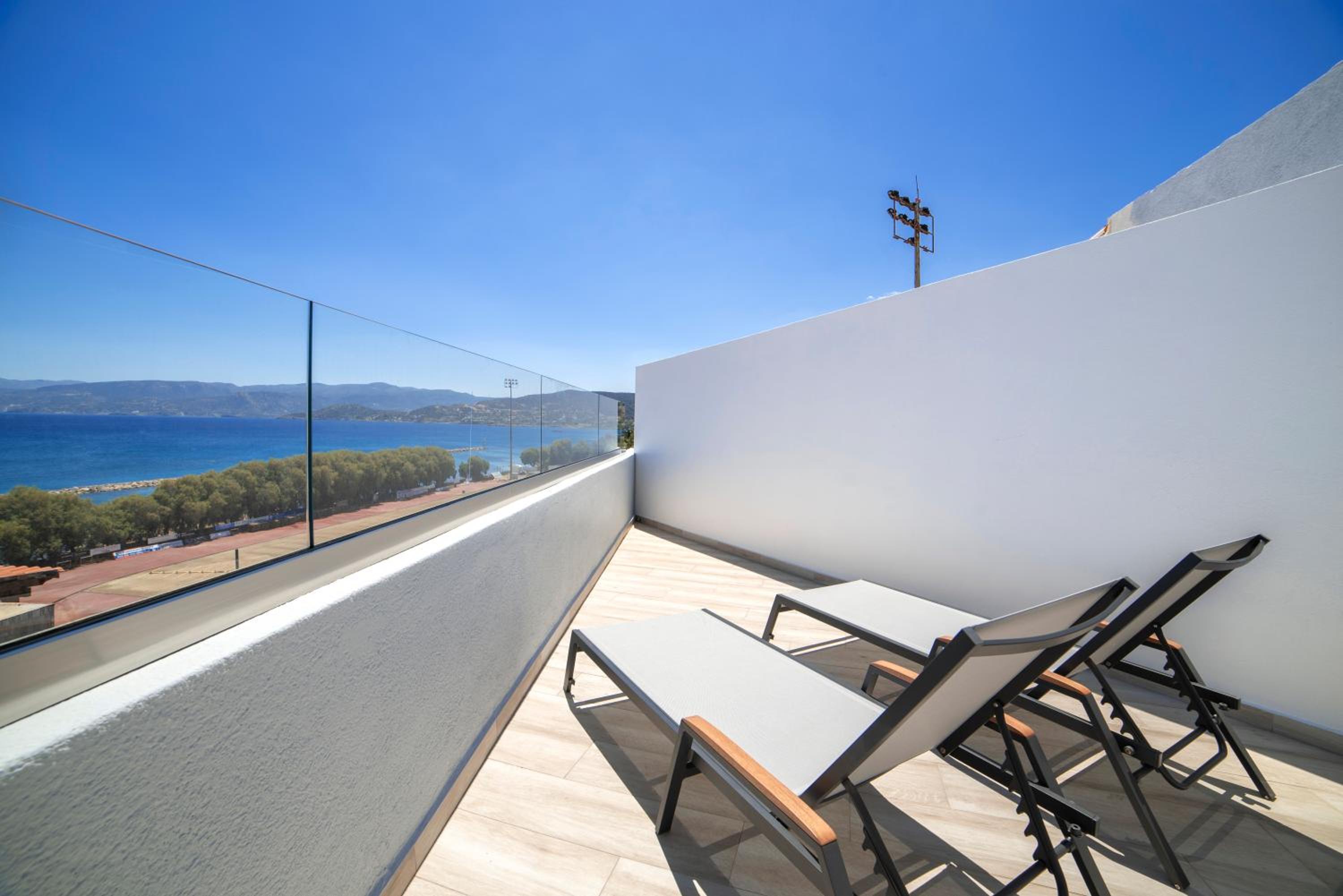 Deluxe Double Room with Sea View and minipool - Photo 10