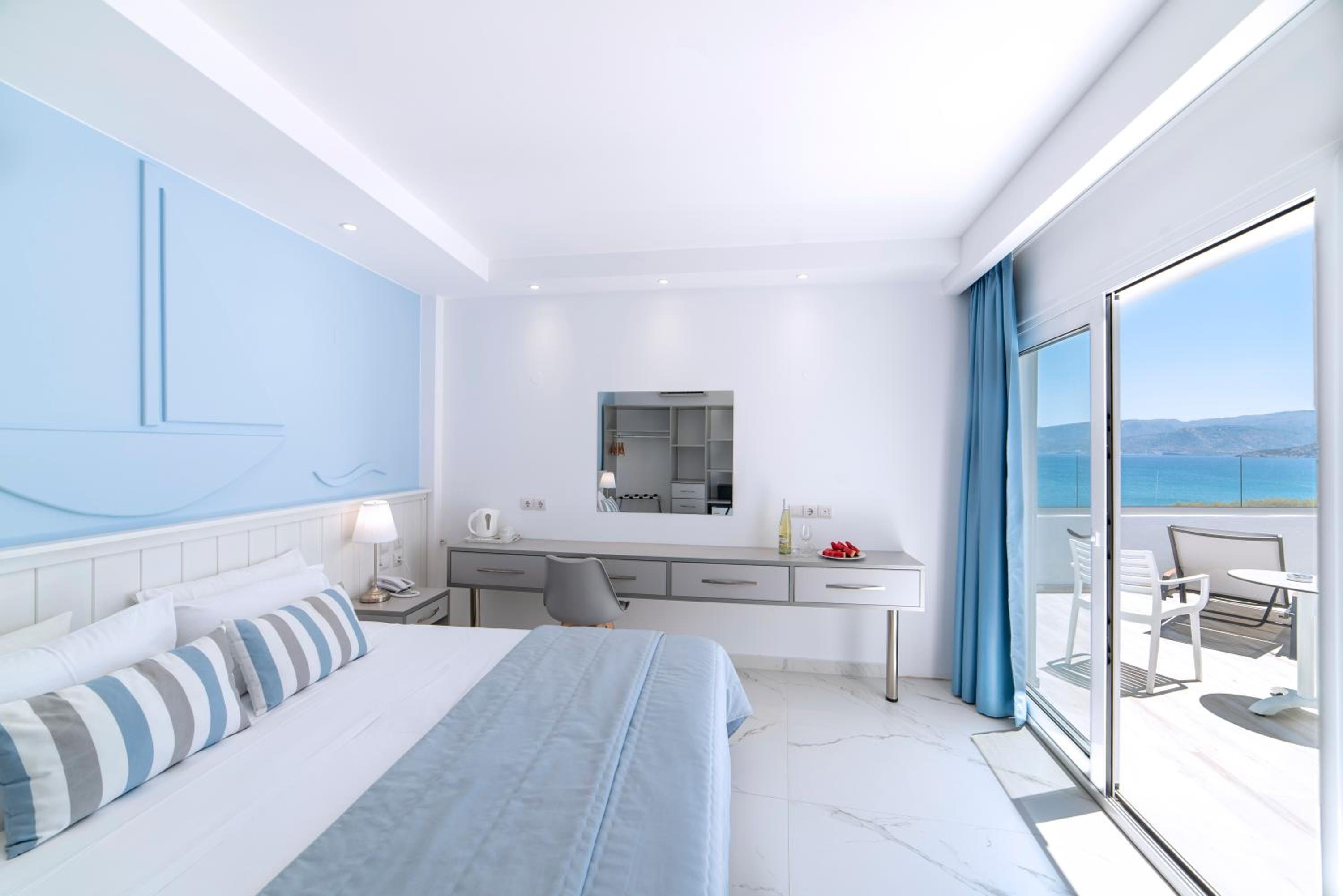 Deluxe Double Room with Sea View and minipool - Photo 8