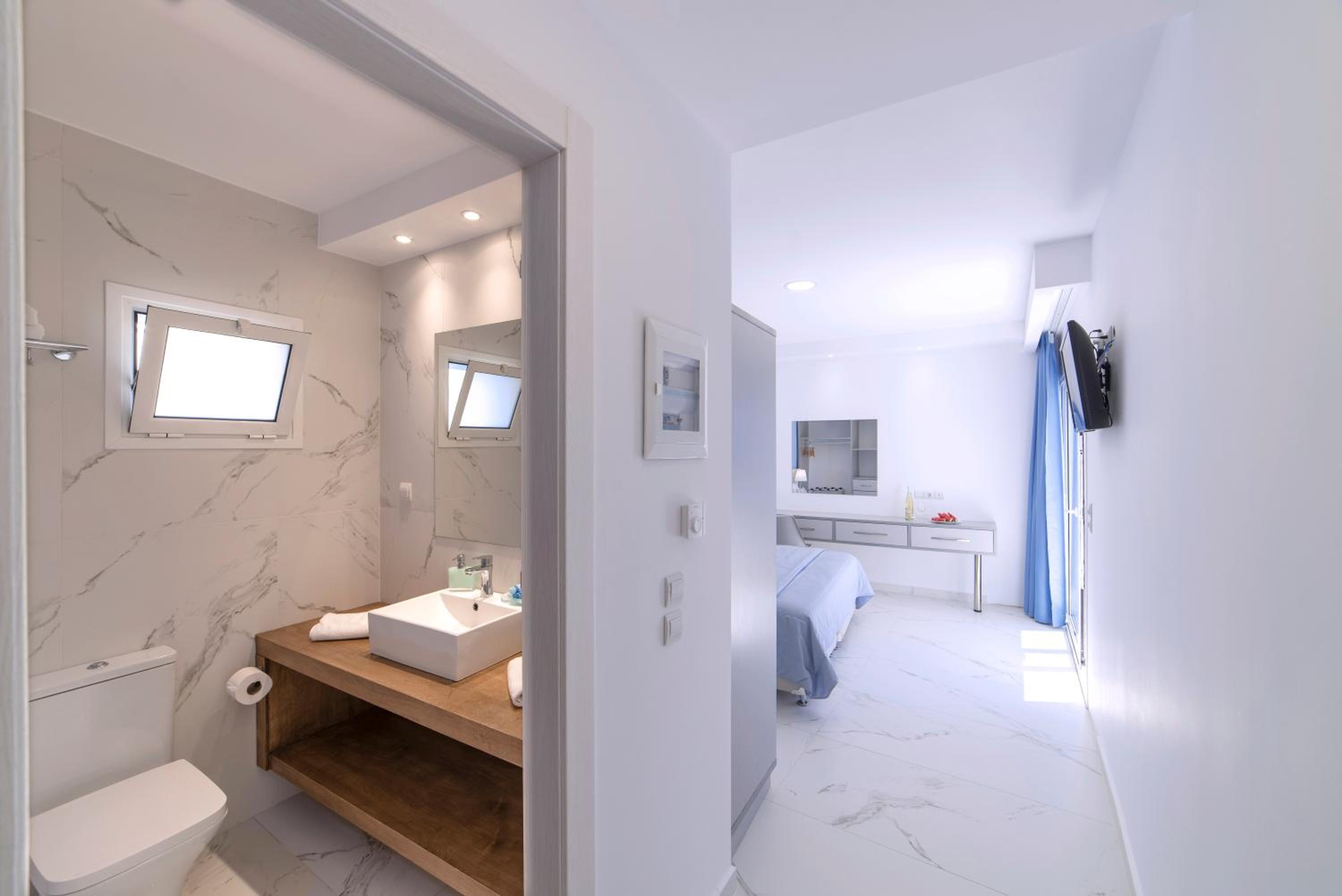 Deluxe Double Room with Sea View and minipool - Photo 7