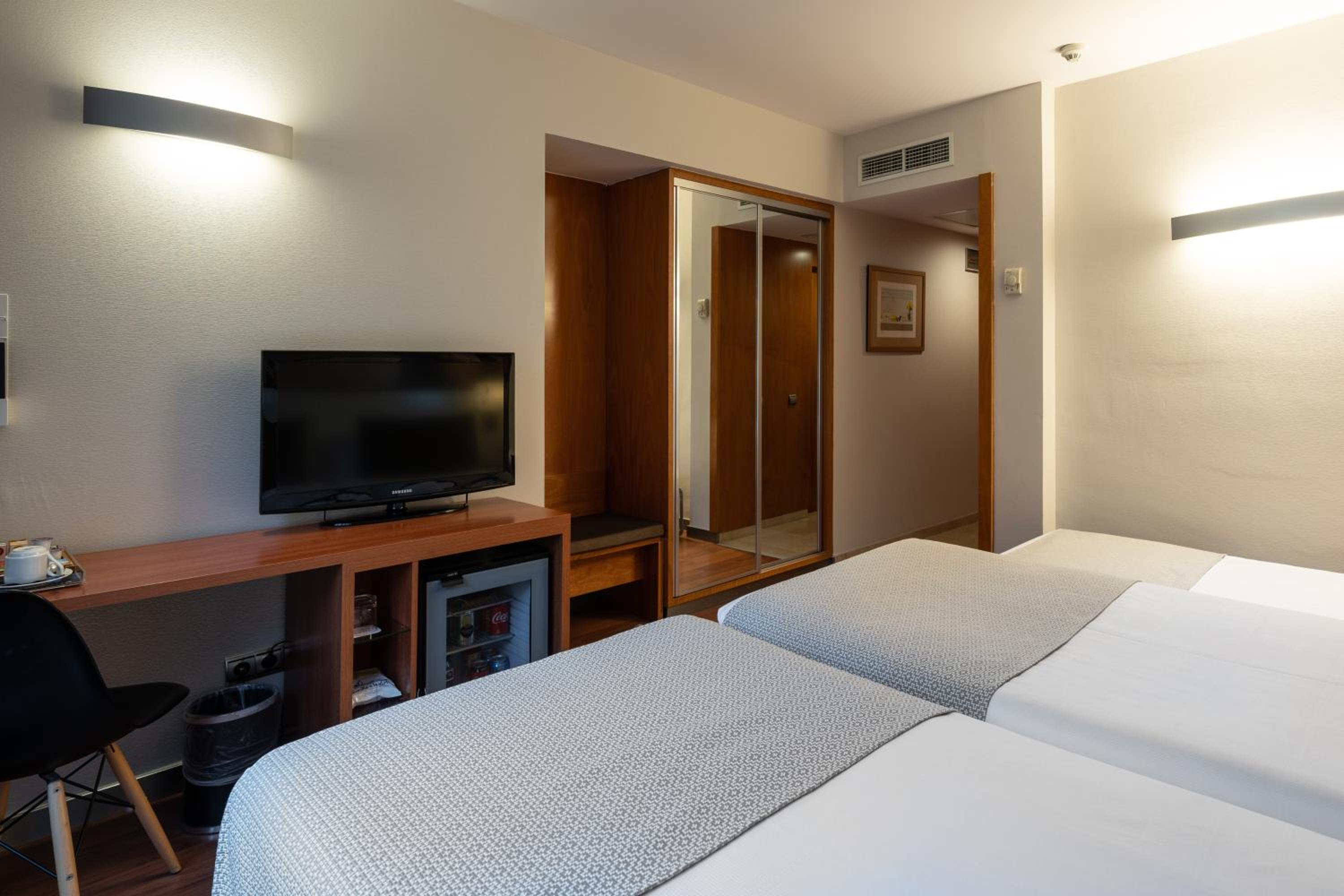 Triple Room (2 Adults + 1 Child) photo 3