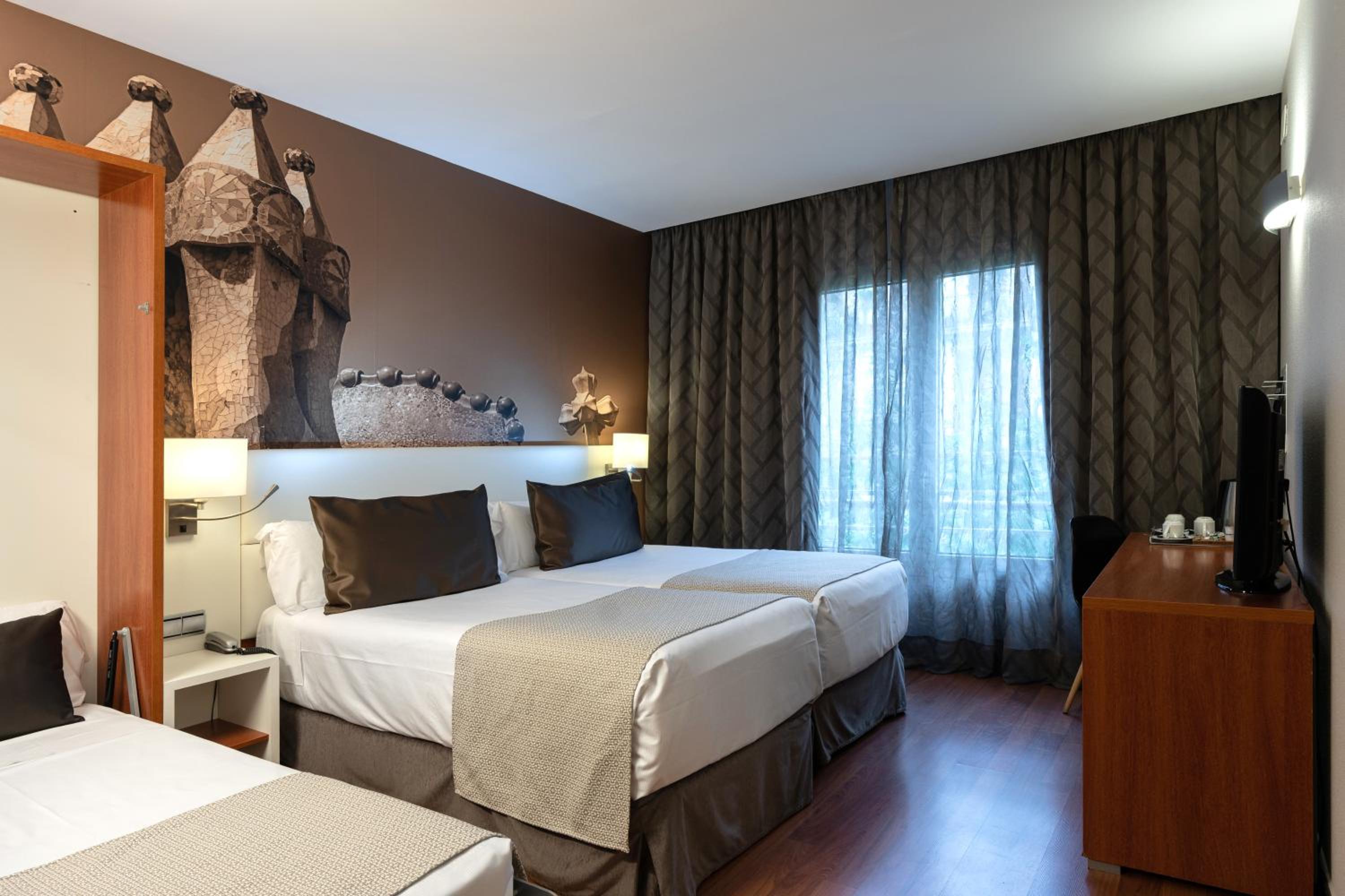 Triple Room (2 Adults + 1 Child) photo 2