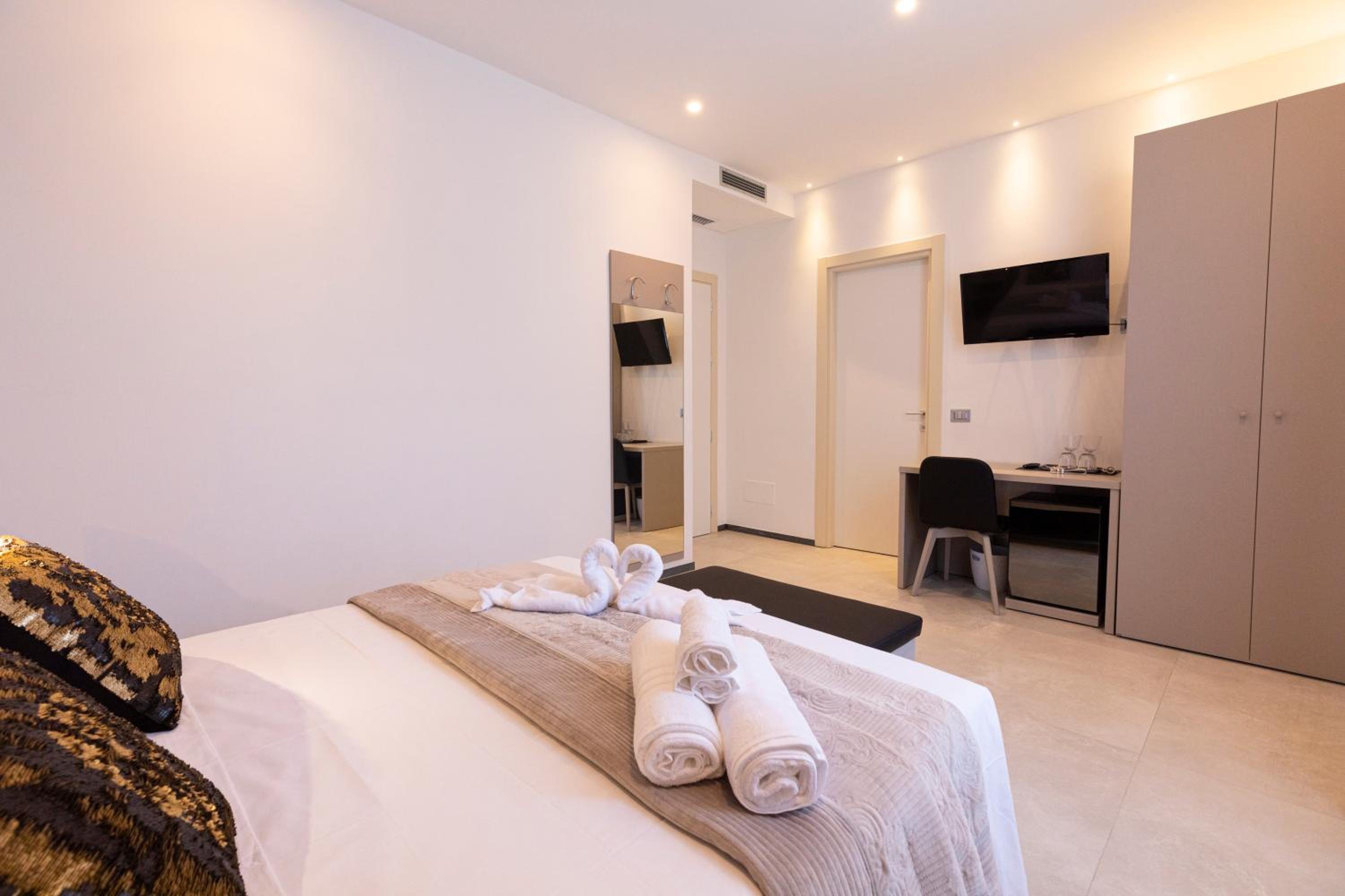 Standard Double Room - Photo 4