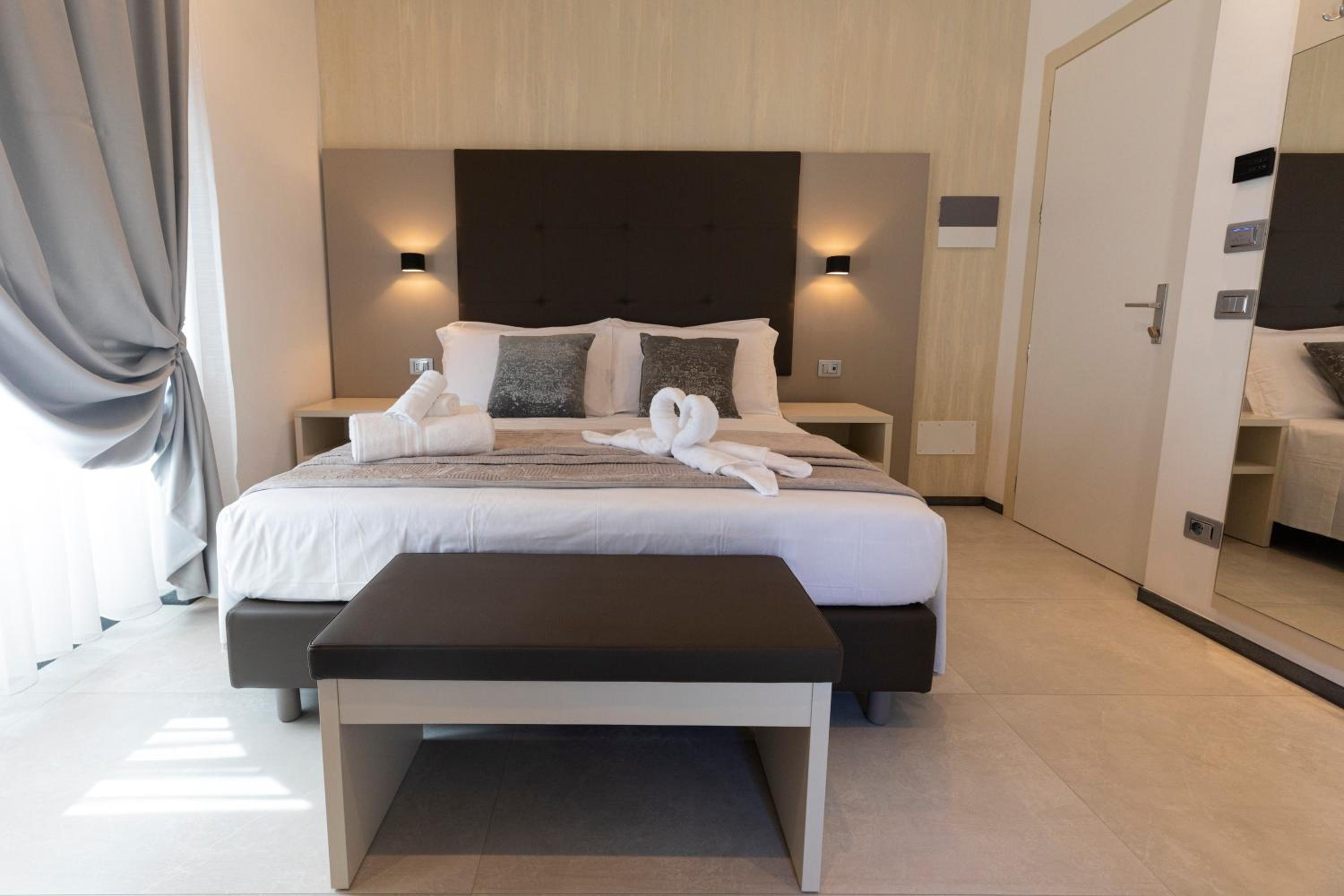 Double or Twin Room with Private Bathroom - Photo 1