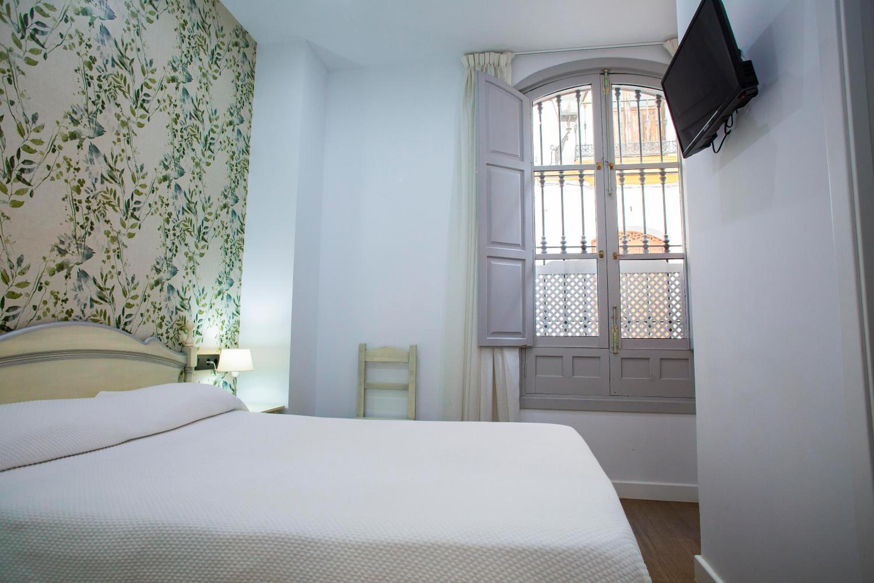 Queen Double Room - Photo 9