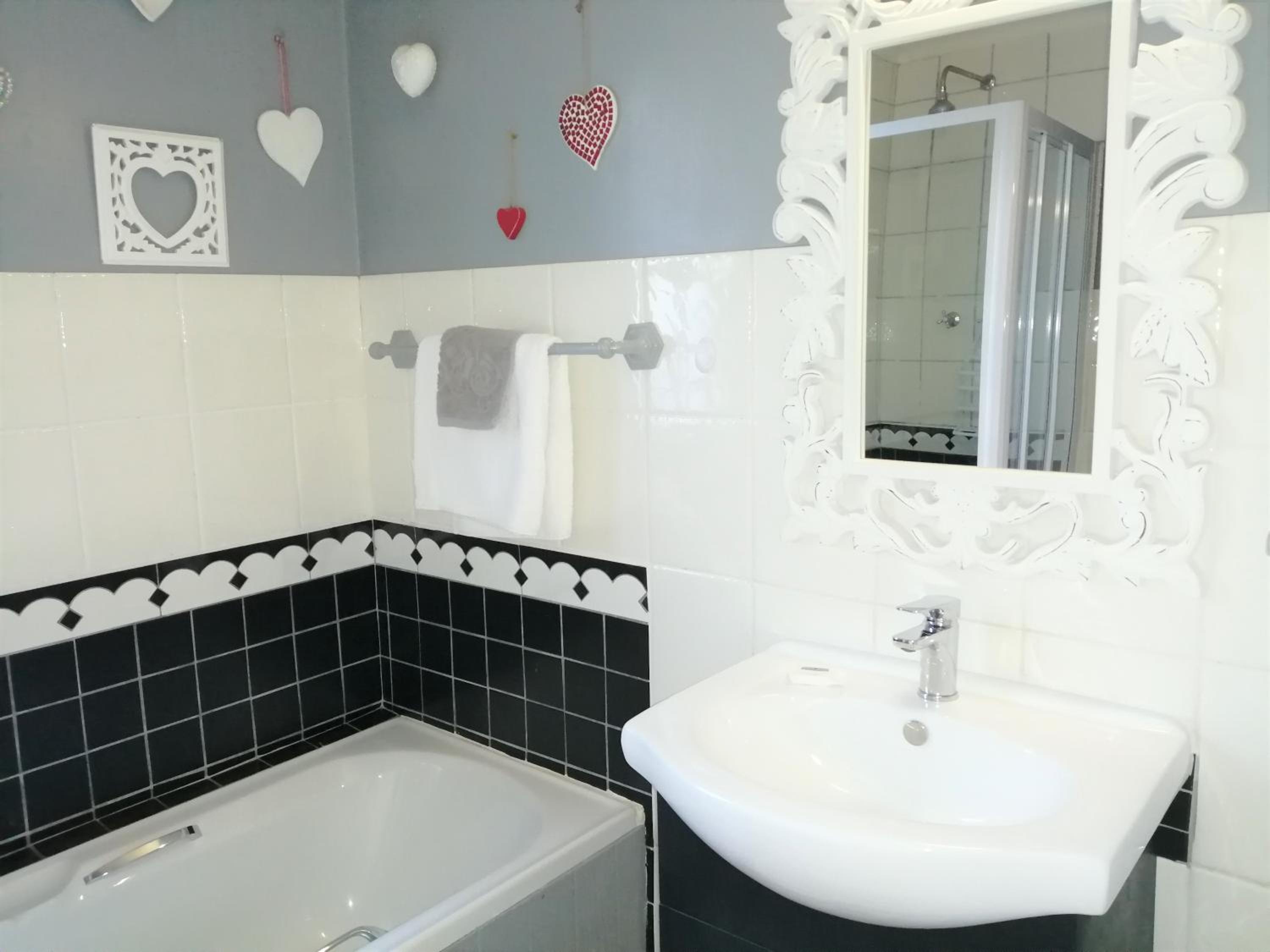 Suite - Photo 12