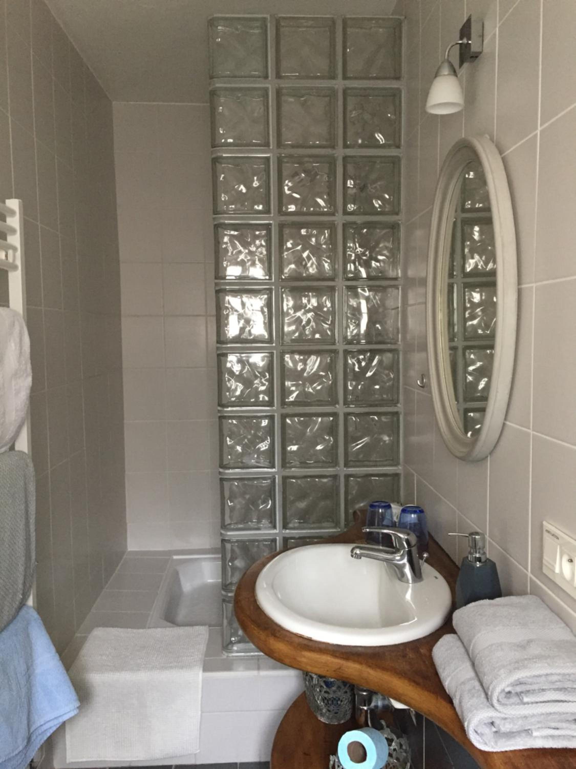 Basic Double Room photo 3