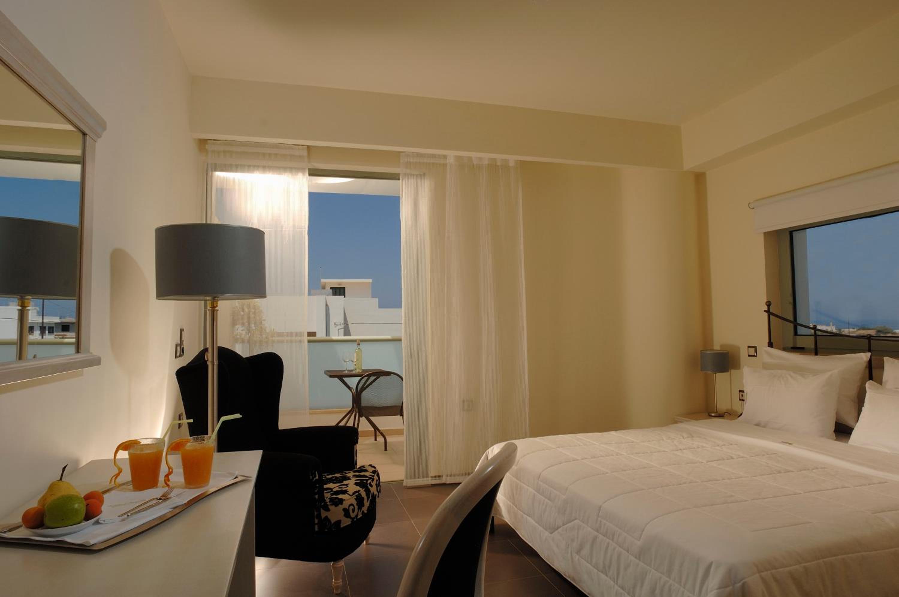 Deluxe Suite - Photo 3