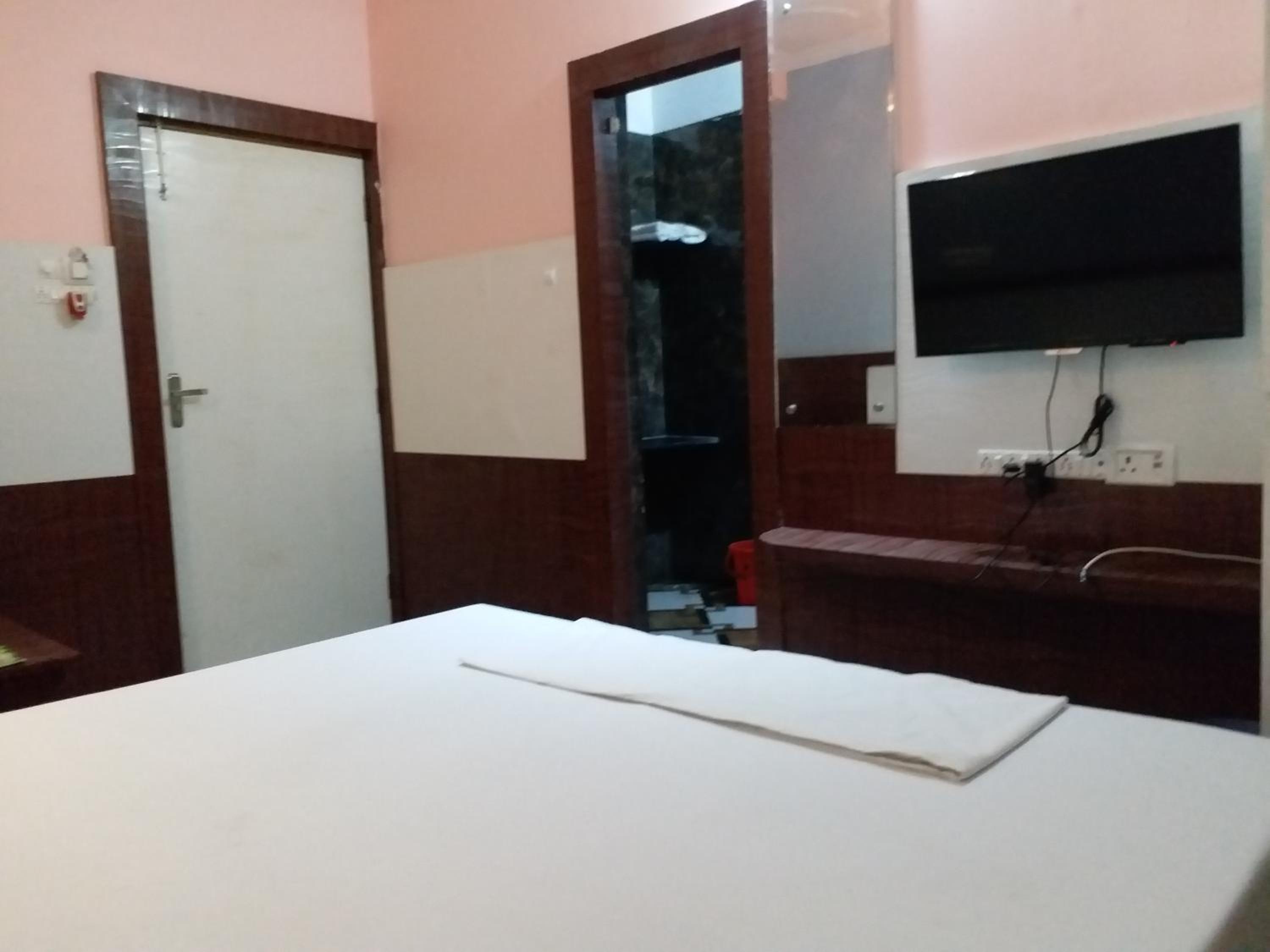 Budget Double Room - Photo 4