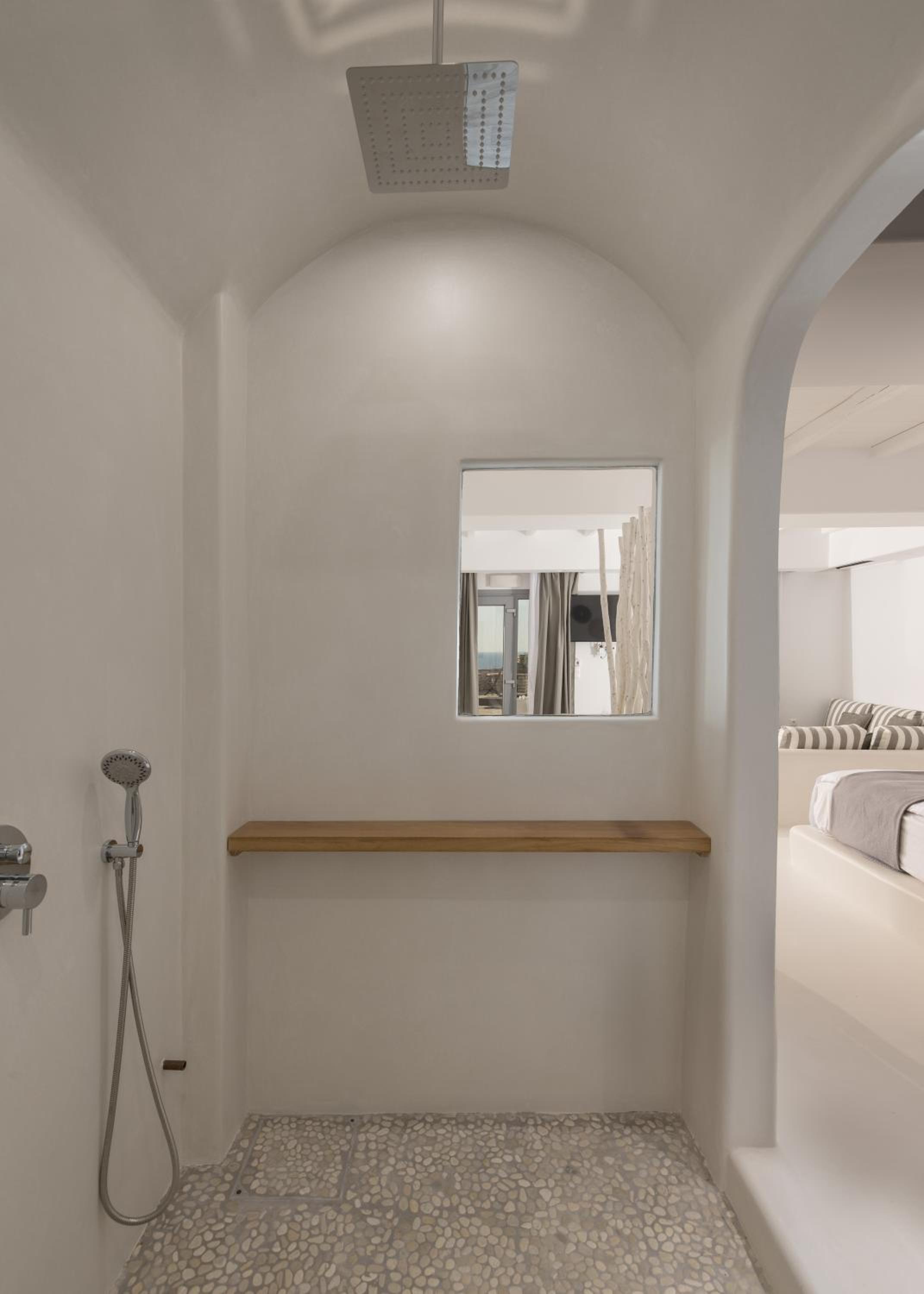 Suite with Hot Tub - Photo 2